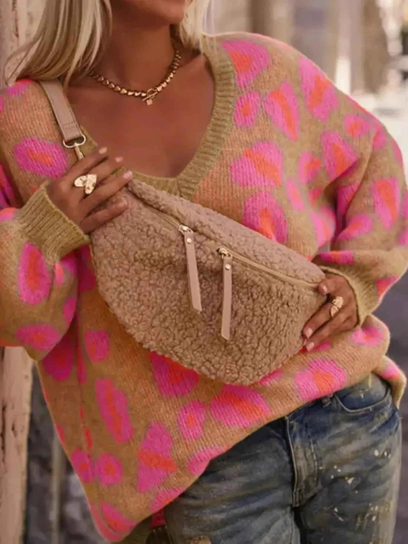 Leopard Oversized V-Neck Sweater 76cdbdcf-7e9c-4505-bea6-a16b8b5a80d6-Max-Origin