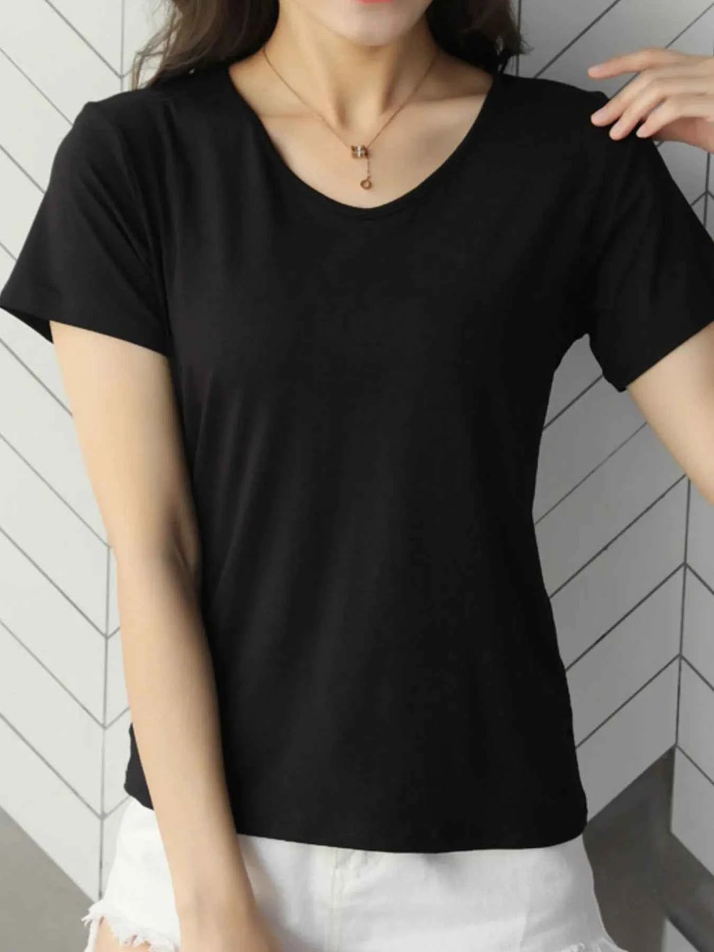 V-Neck Short Sleeve T-Shirt 778c5bb8-8adf-4d54-a550-47f18b995624-Max-Origin