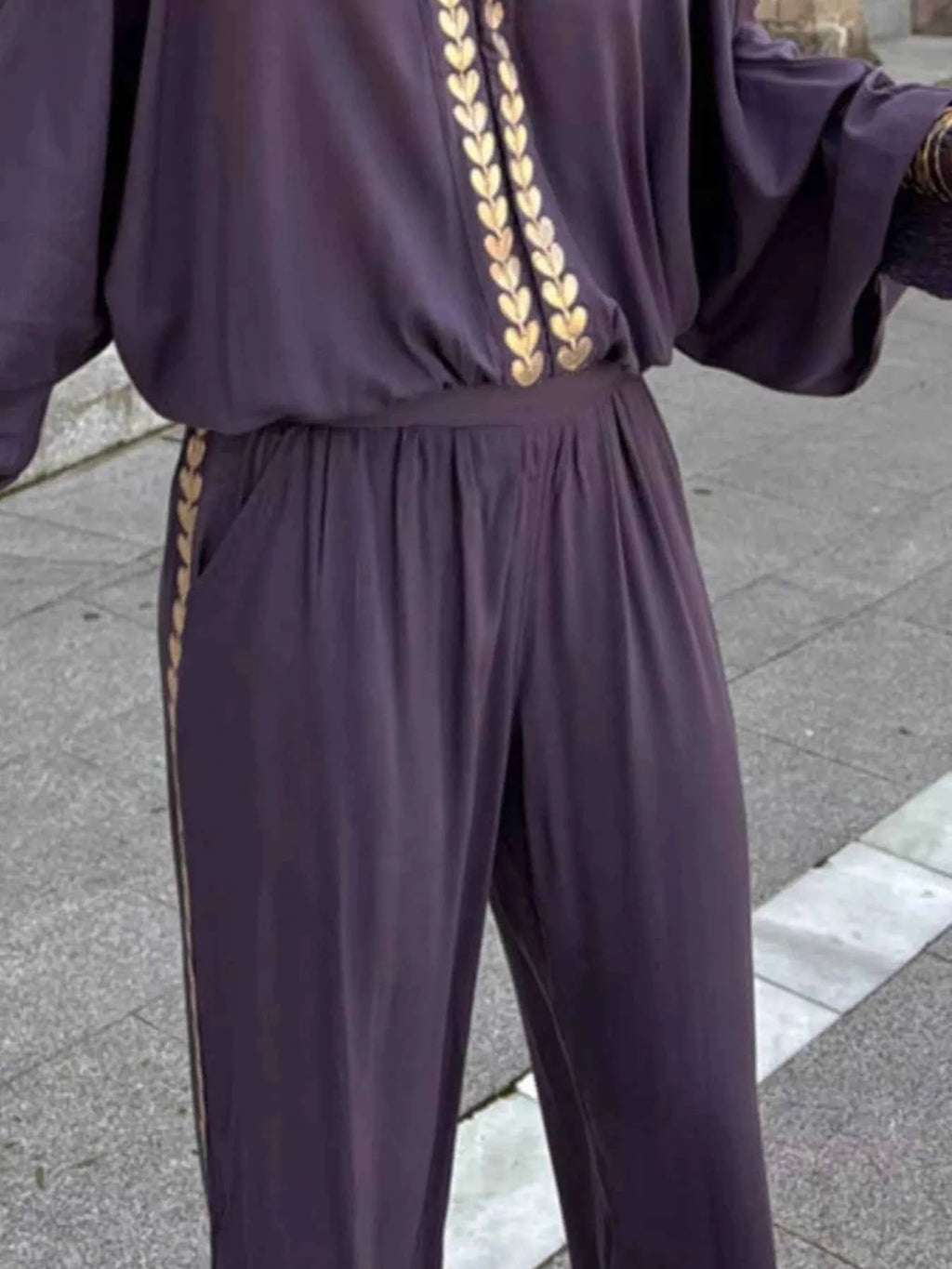Full Size Contrast Trim V-Neck Top and Pants Set Plus Size 77de88b8-badb-4f2f-ad54-6bf92f2e05e6-Max-Origin