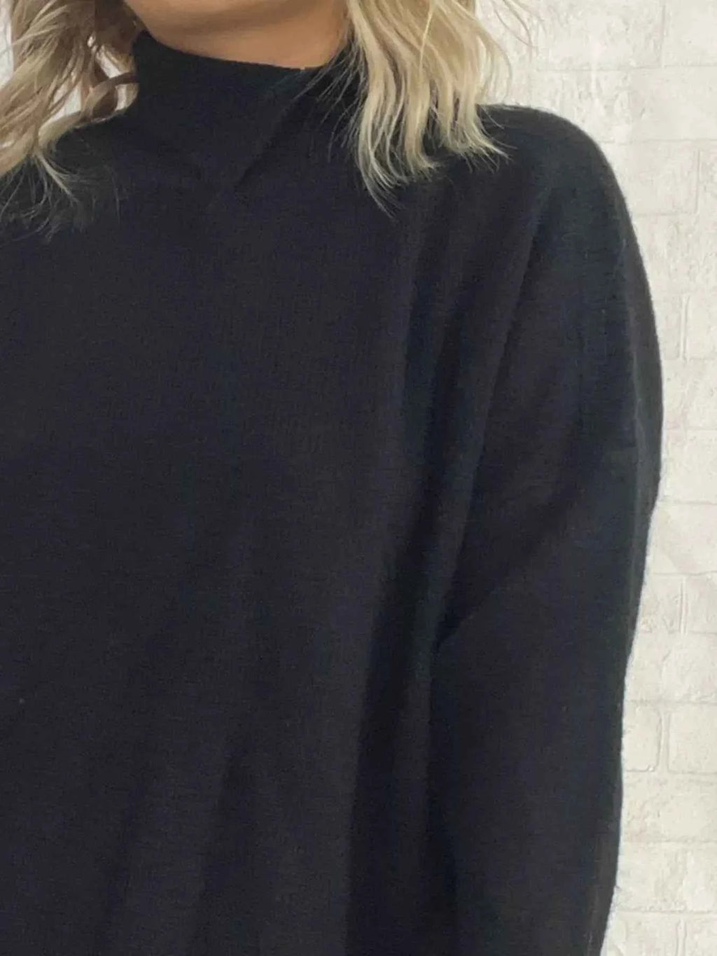 Slit Turtleneck Long Sleeve Sweater 7833fc76-623b-4da2-87b4-8cc85423bdbb-Max-Origin