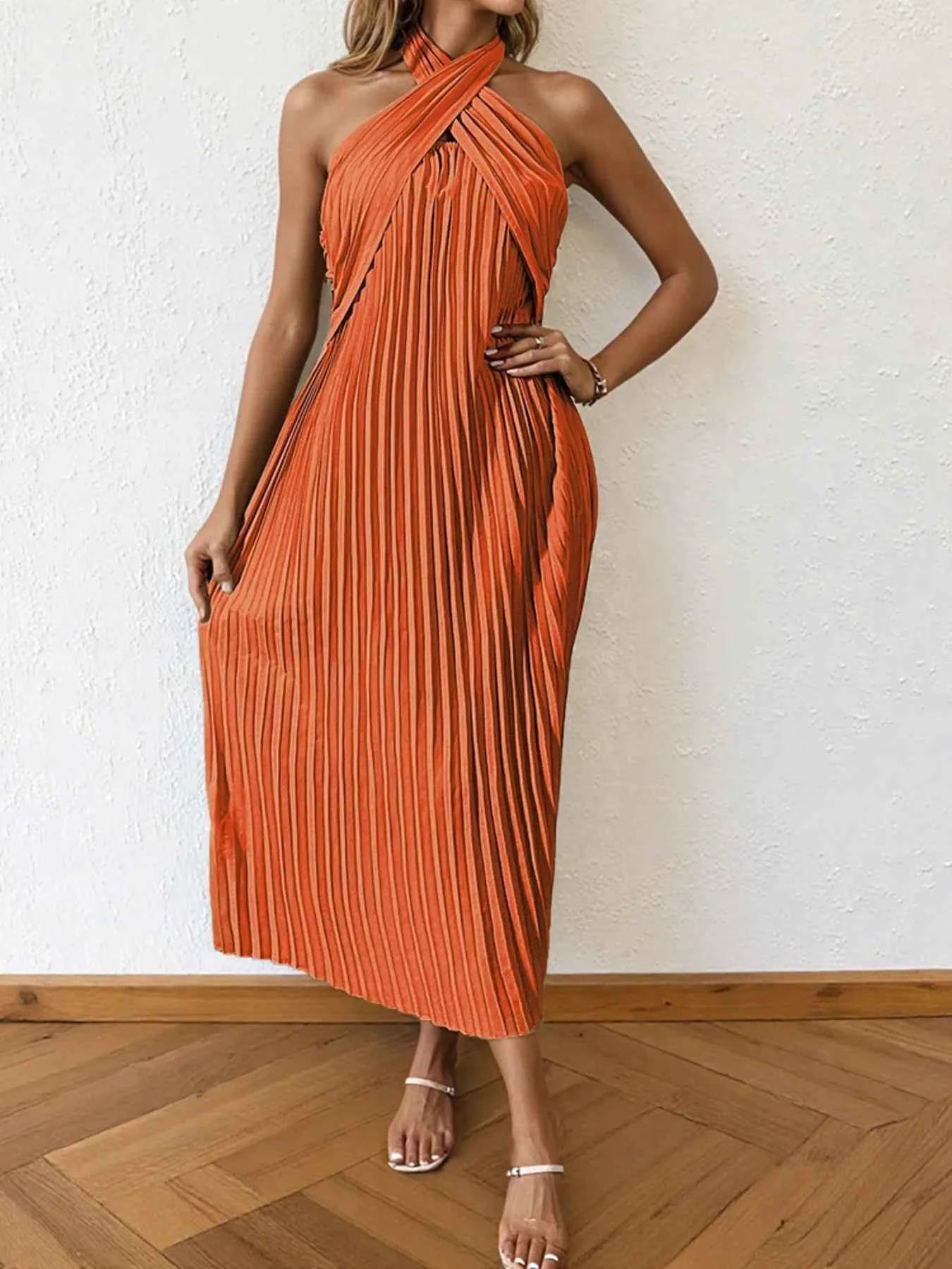 Pleated Halter Neck Midi Dress 7a02e57cb2ce471497ea480d3c293762-Max-Origin