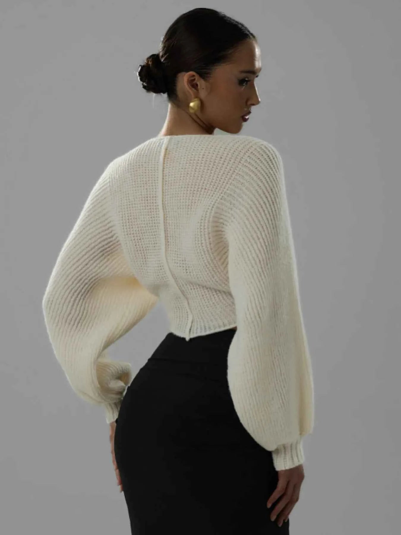 V-Neck Long Sleeve Crop Sweater 7a29527f00e64e51b7ed061e63aaed6c-Max-Origin
