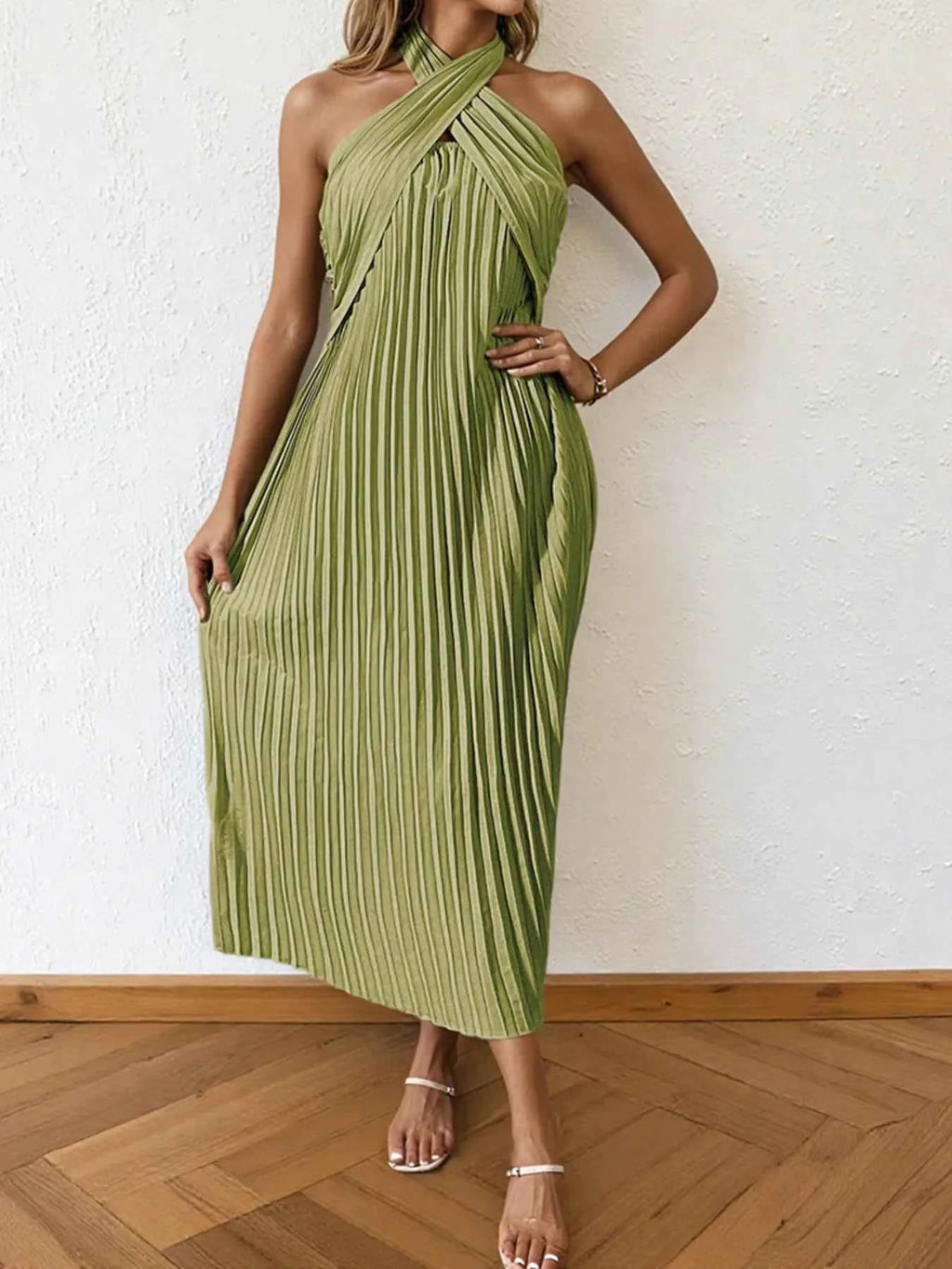 Pleated Halter Neck Midi Dress 7a4ea47b238c45a59060c0756ab57782-Max-Origin