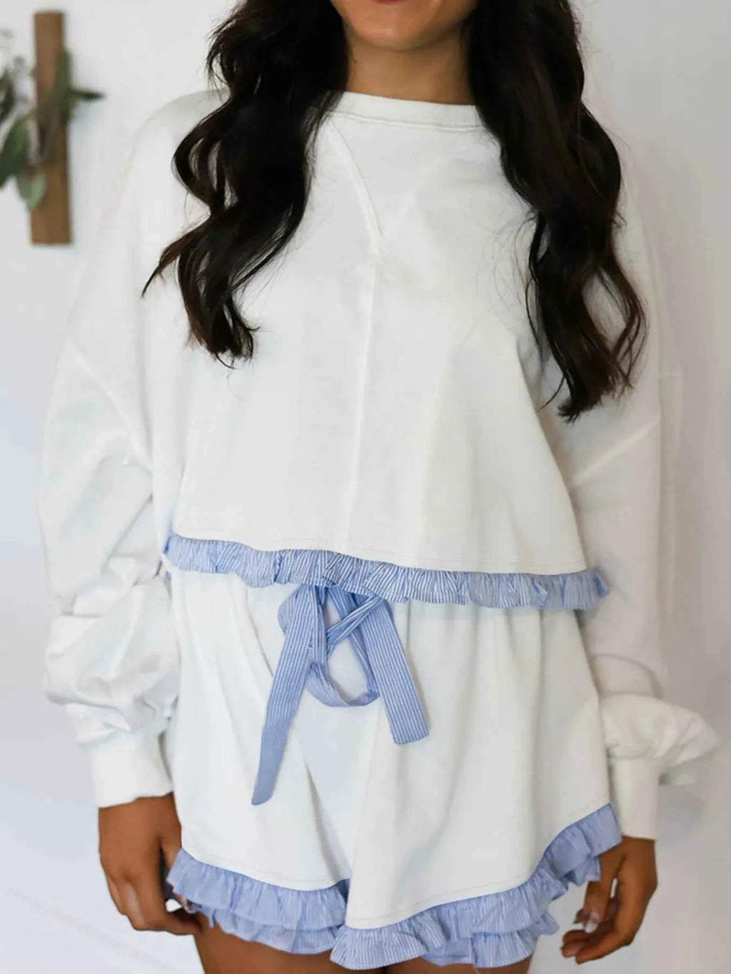 Contrast Trim Round Neck Top and Shorts Set White 7a74542724844e2a9655d45d60bbffb1-Max-Origin