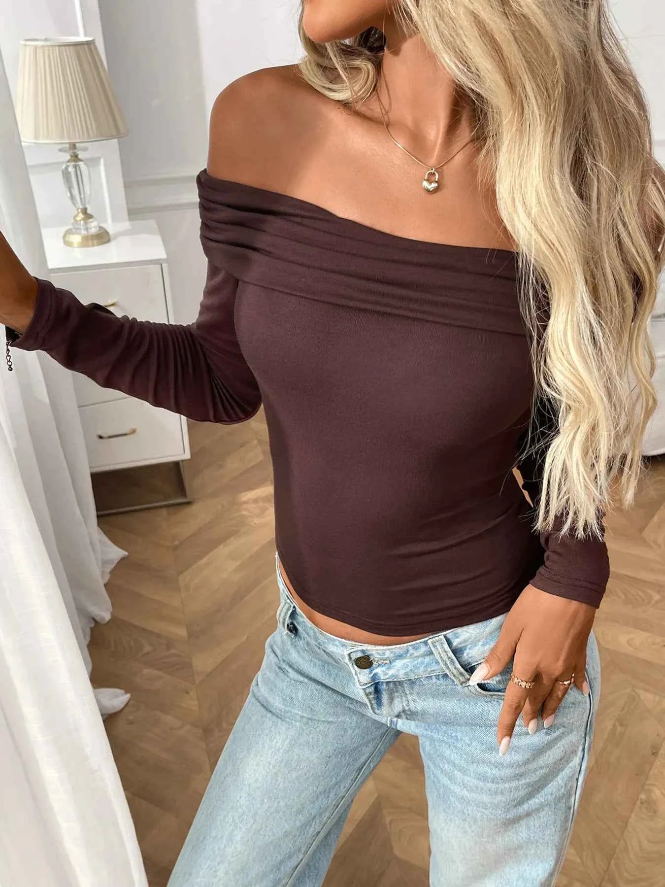 Off-Shoulder Long Sleeve Fitted T-Shirt 7b534afb4ffa46059f7523eb19964e9d-Max-Origin