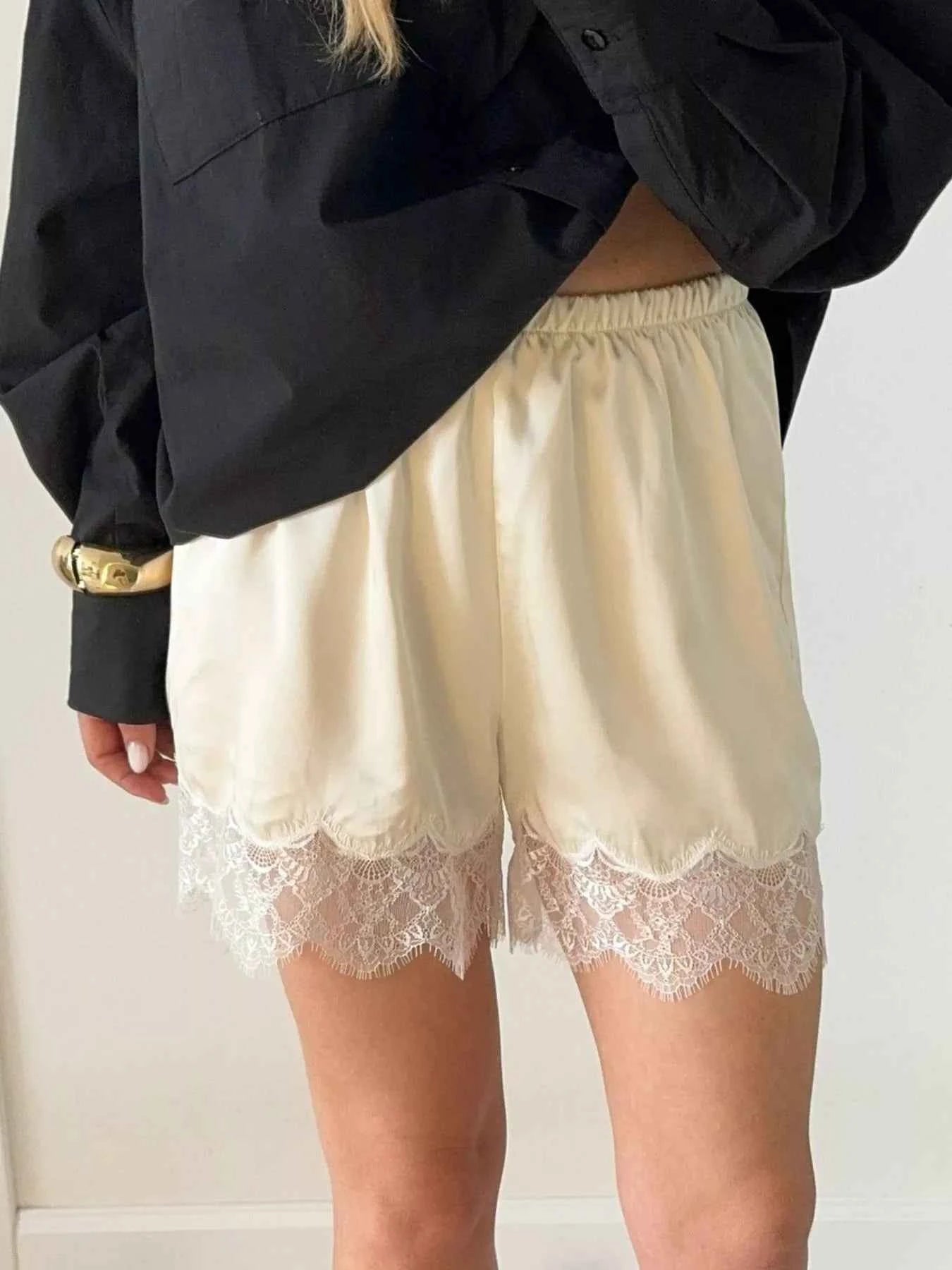 Lace Trim Elastic Waist Shorts Gold 7be2308f-4b45-4ba3-a8aa-4315495d0a90-Max-Origin