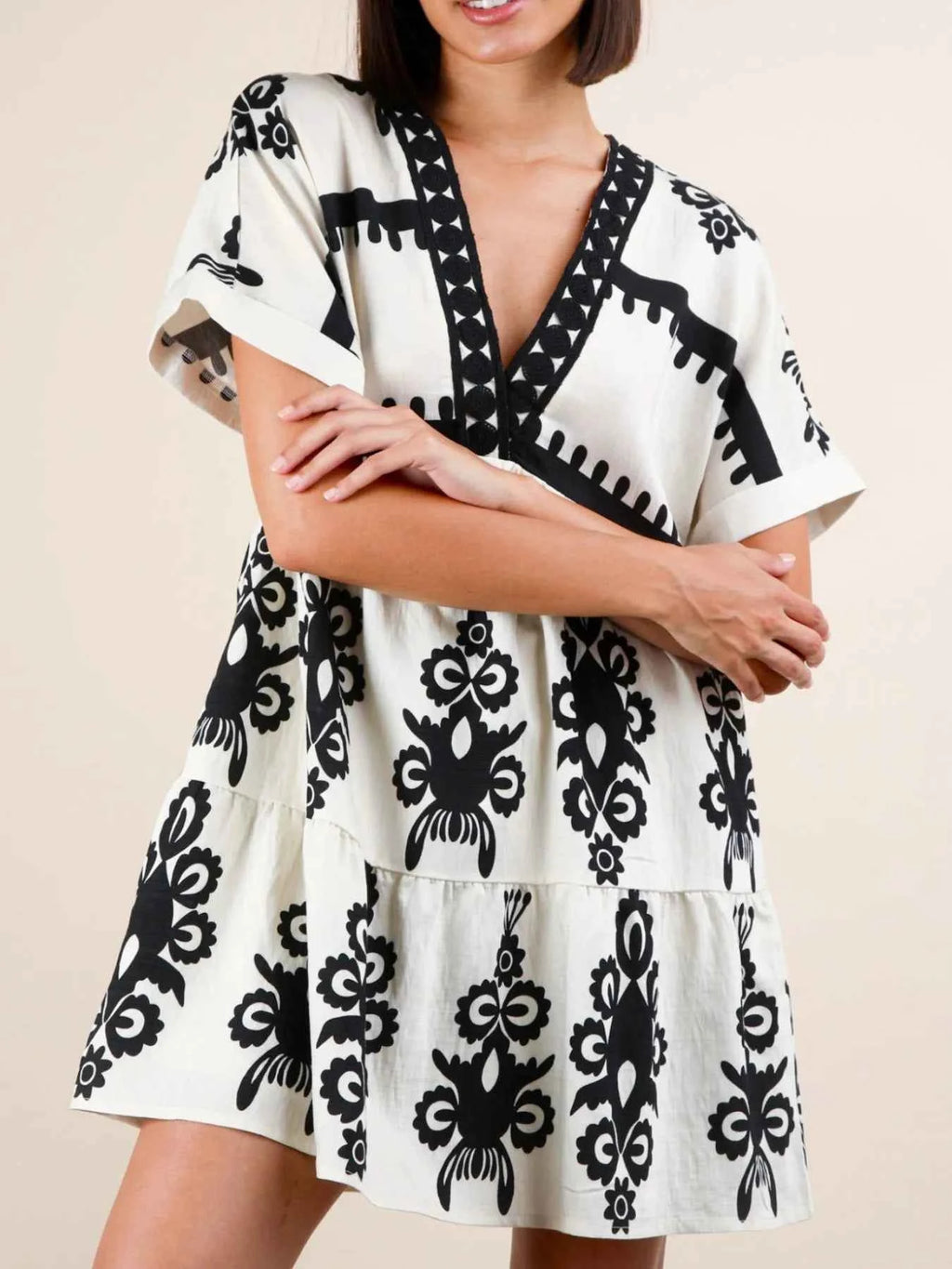 Printed V-Neck Short Sleeve Mini Dress Black 7c5ca37c-b144-450a-bd65-2c6517421fe4-Max-Origin