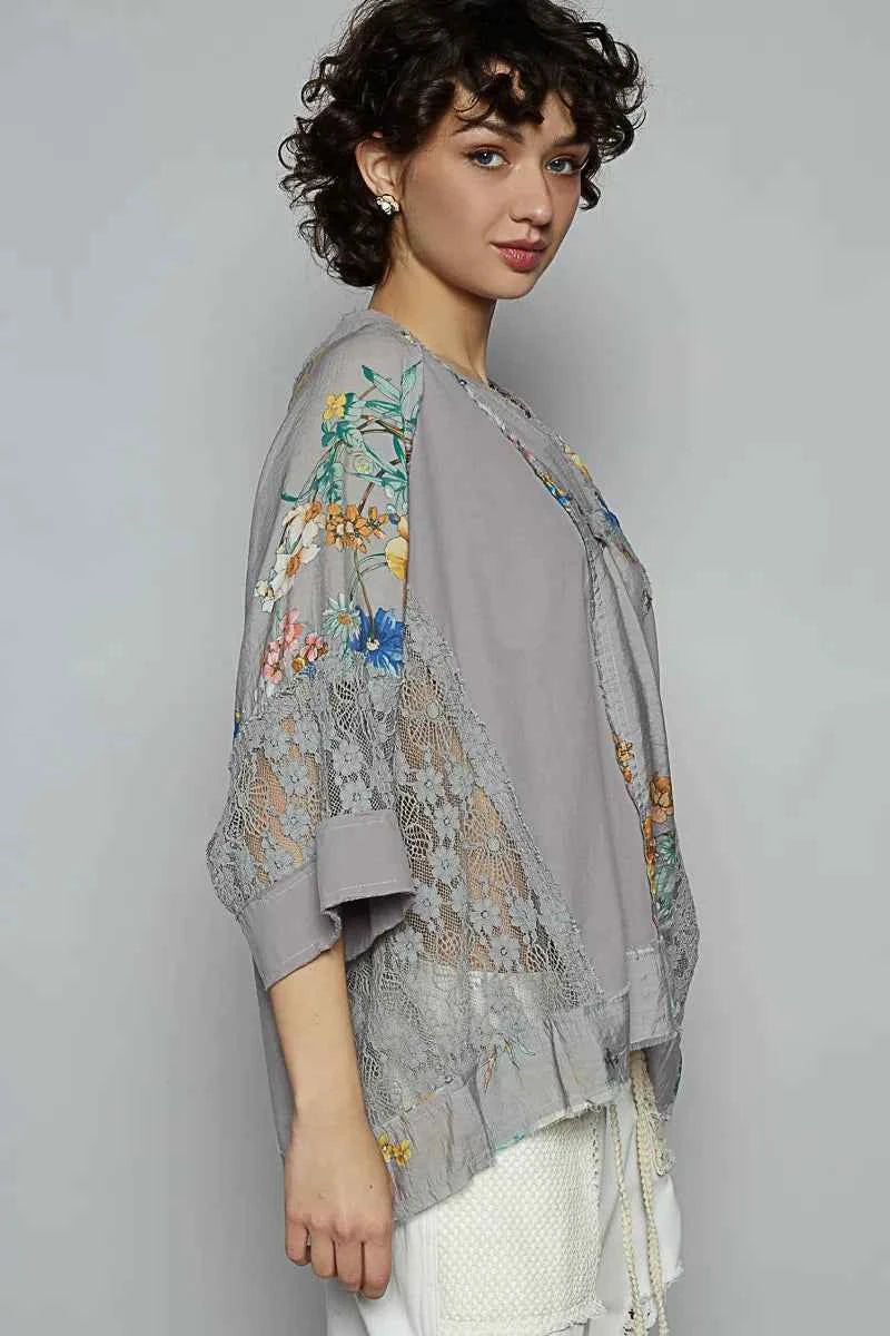 POL Floral V-Neck Raw Edge T-Shirt with Lace Detail 80b80b35-21bb-4f18-9f62-c8ba09643fc3-Max-Origin