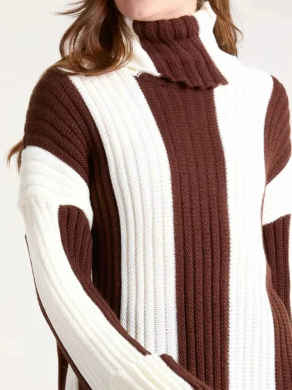 Color Block Ribbed Turtleneck Sweater 820e21a3-ef00-4a41-8004-2194a387c551-Max-Origin