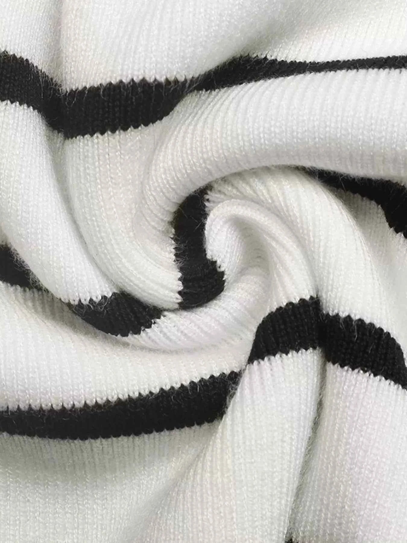 Striped V-Neck Long Sleeve Sweater 82fb6ba7-ffcc-439c-96c0-401bdbd3394d-Max-Origin