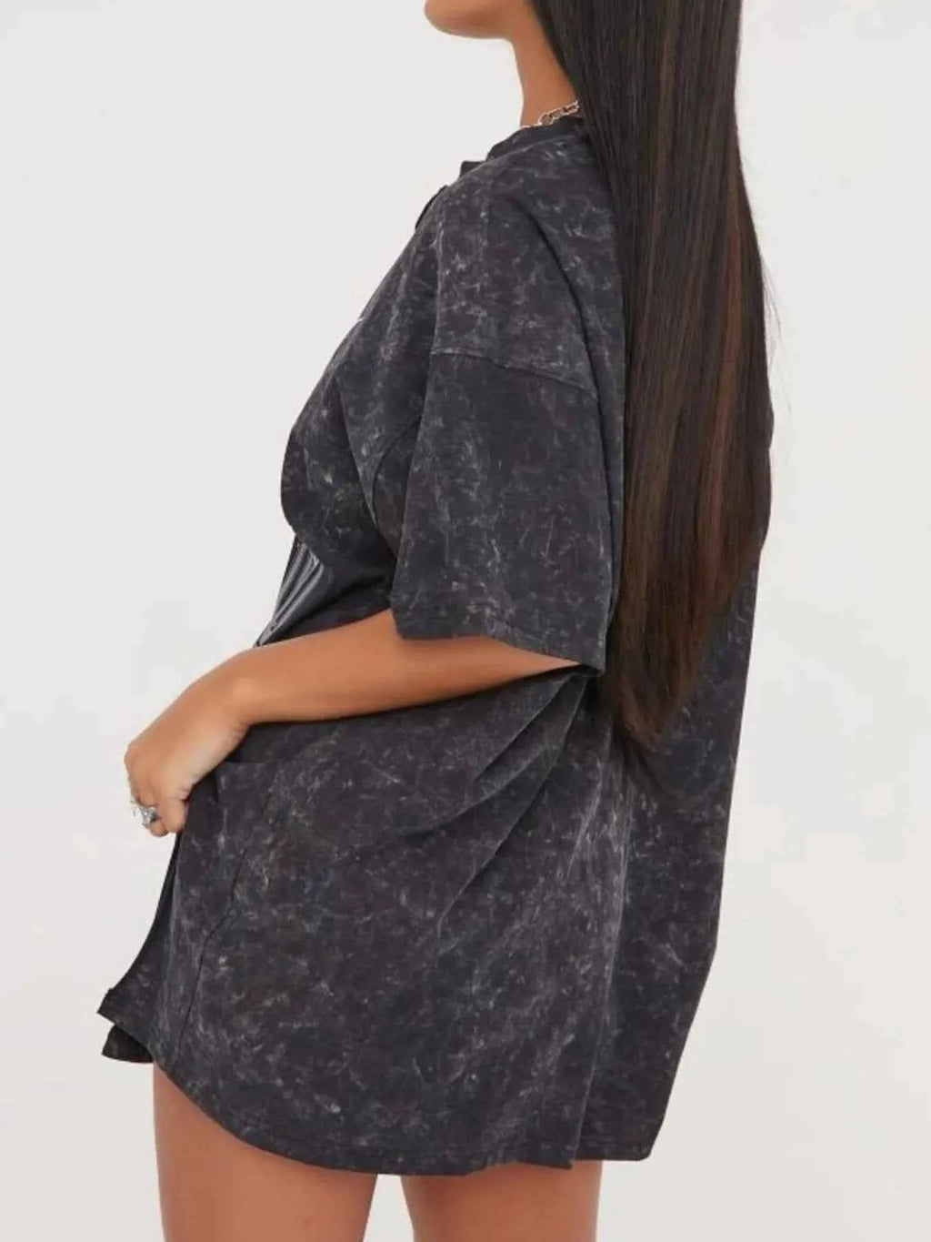 Side Slit Letter Graphic Oversize T-Shirt 8378e6dd-cc37-4856-823a-6ca98f2681af-Max-Origin