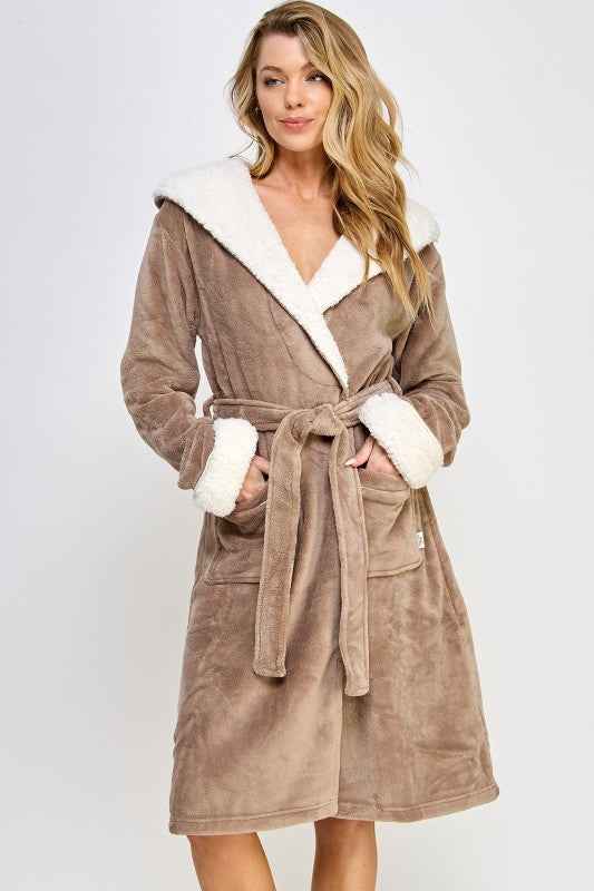 2482 Sydney Robe 8395c379-f15d-4787-9464-0bf002c96410
