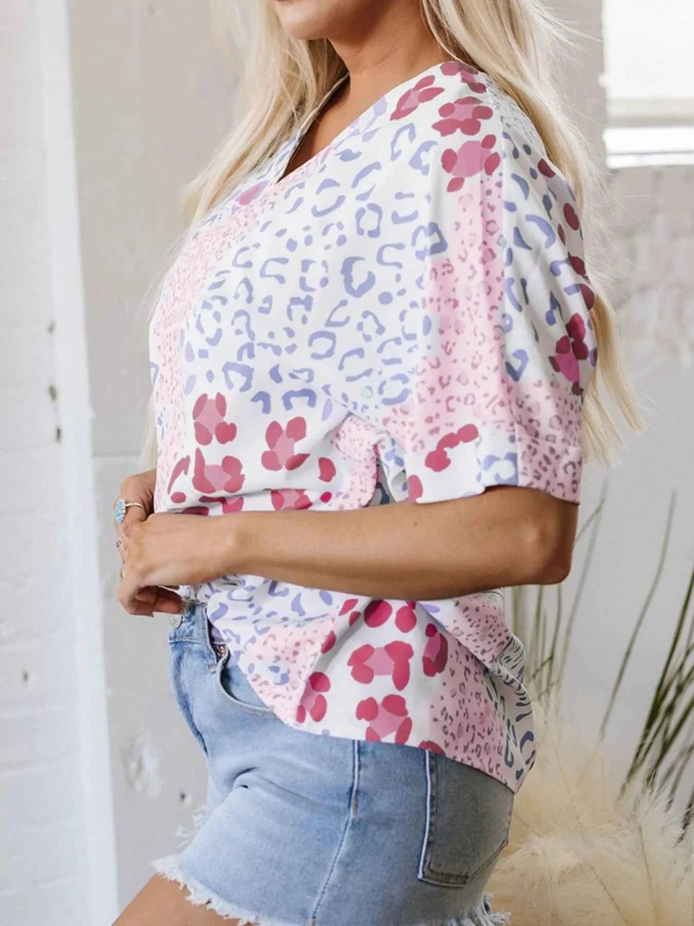 Leopard Print V-Neck Casual Blouse 87233ef3-6e33-4e16-8310-f2940e9d3087-Max-Origin