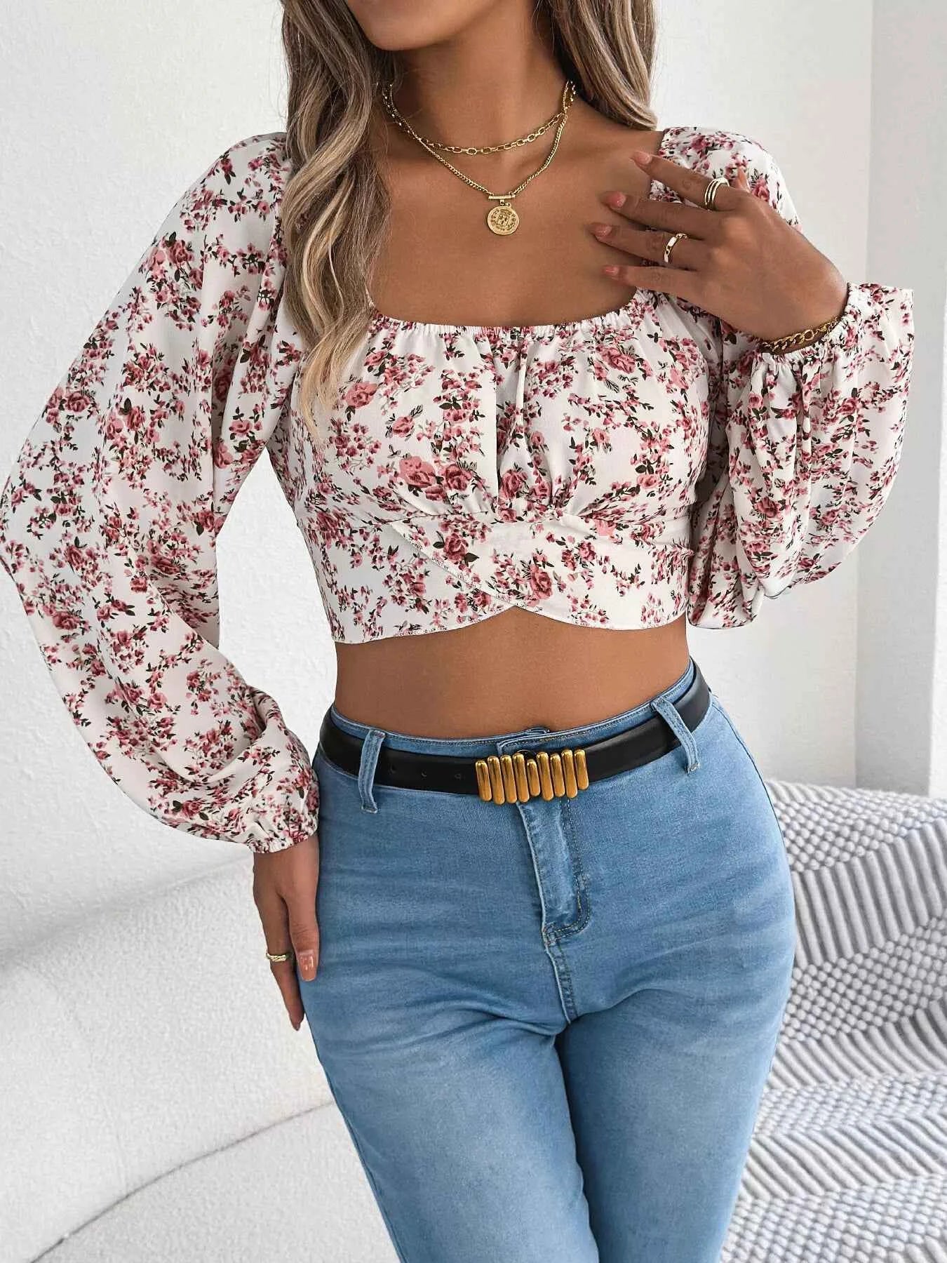 Floral Balloon Sleeve Square Neck Crop Blouse 87438339d5a94b7b922158d6a5750b9f-Max-Origin