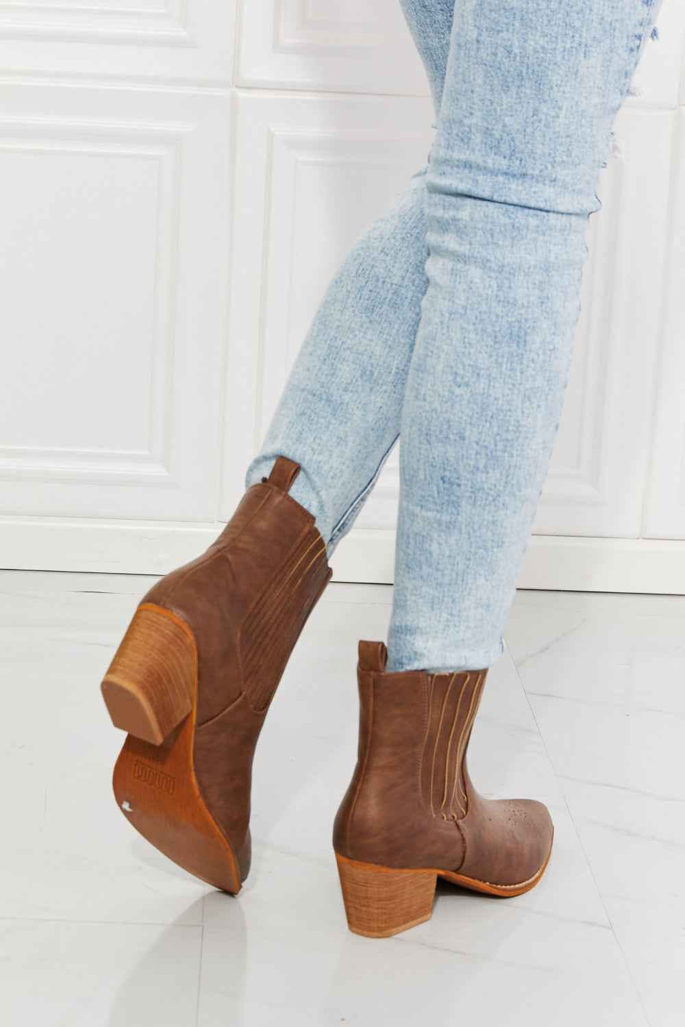 MMShoes Love the Journey Stacked Heel Chelsea Boot in Chestnut 87ecf1c196974be1921b030b3bf6c1ad-Max