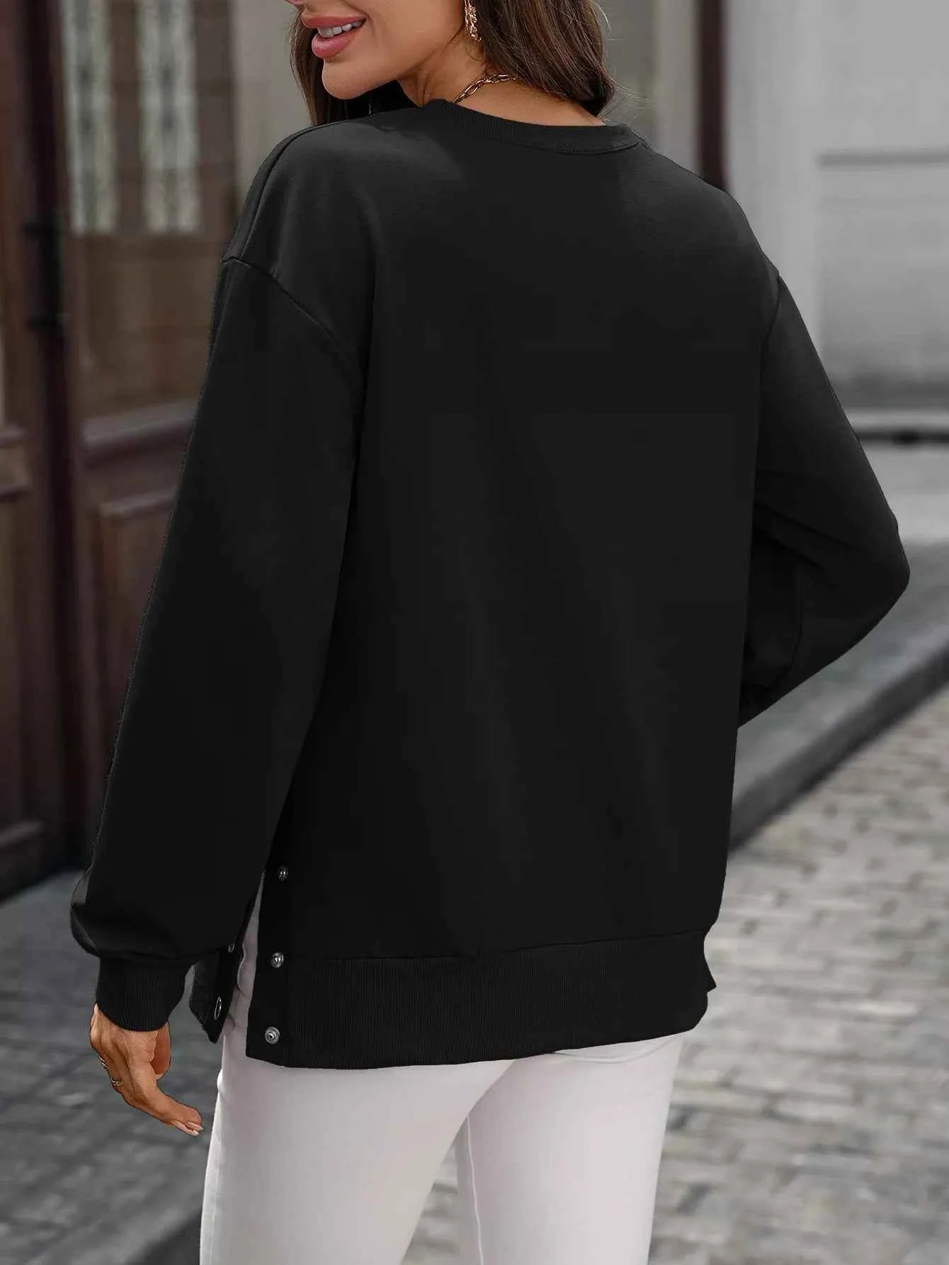 Side Snap Round Neck Sweatshirt 8909eb1a-8f42-4e3f-8bf8-9c3b5e52e758-Max-Origin