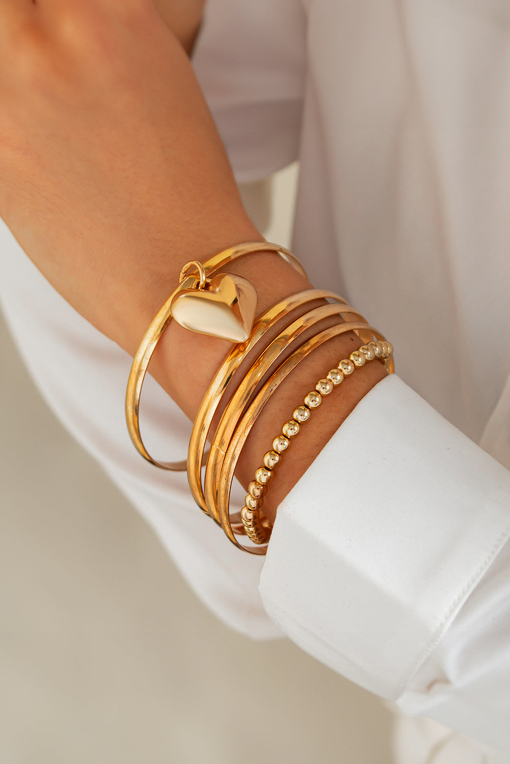 Gold 5pcs Minimalist Heart Charm Beaded Bracelet Set 8af386e19b41f52c