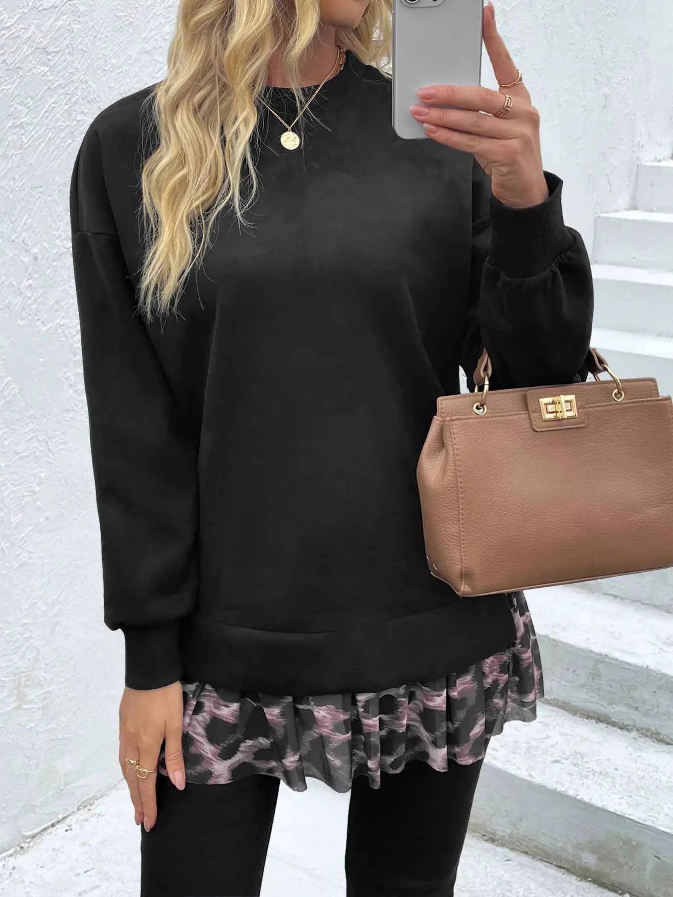 Camouflage Hem Detail Round Neck Sweatshirt 8d479e8b18234c68a2483f78d62f3c25-Max-Origin