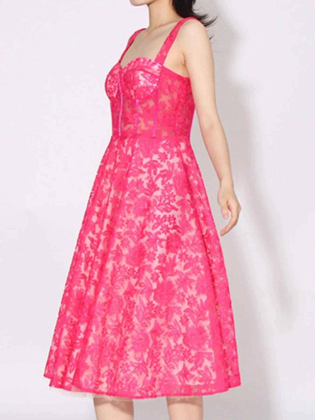 Lace Sweetheart Neck Cami Dress 8daea300-f827-46c8-b3b6-7b585d6e448b-Max-Origin