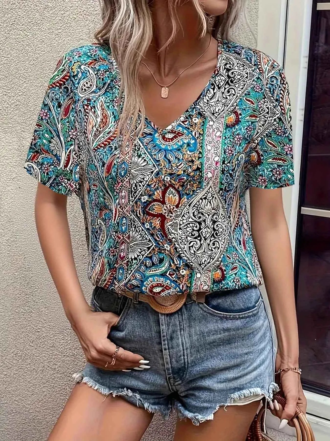 Bohemian Paisley Print V-Neck Short Sleeve T-Shirt 8fde26d6-5a02-4d0a-b2ef-b3da0baa34d1-Max-Origin_92981e91-f93e-4f39-b96f-aeb9fe4cb378