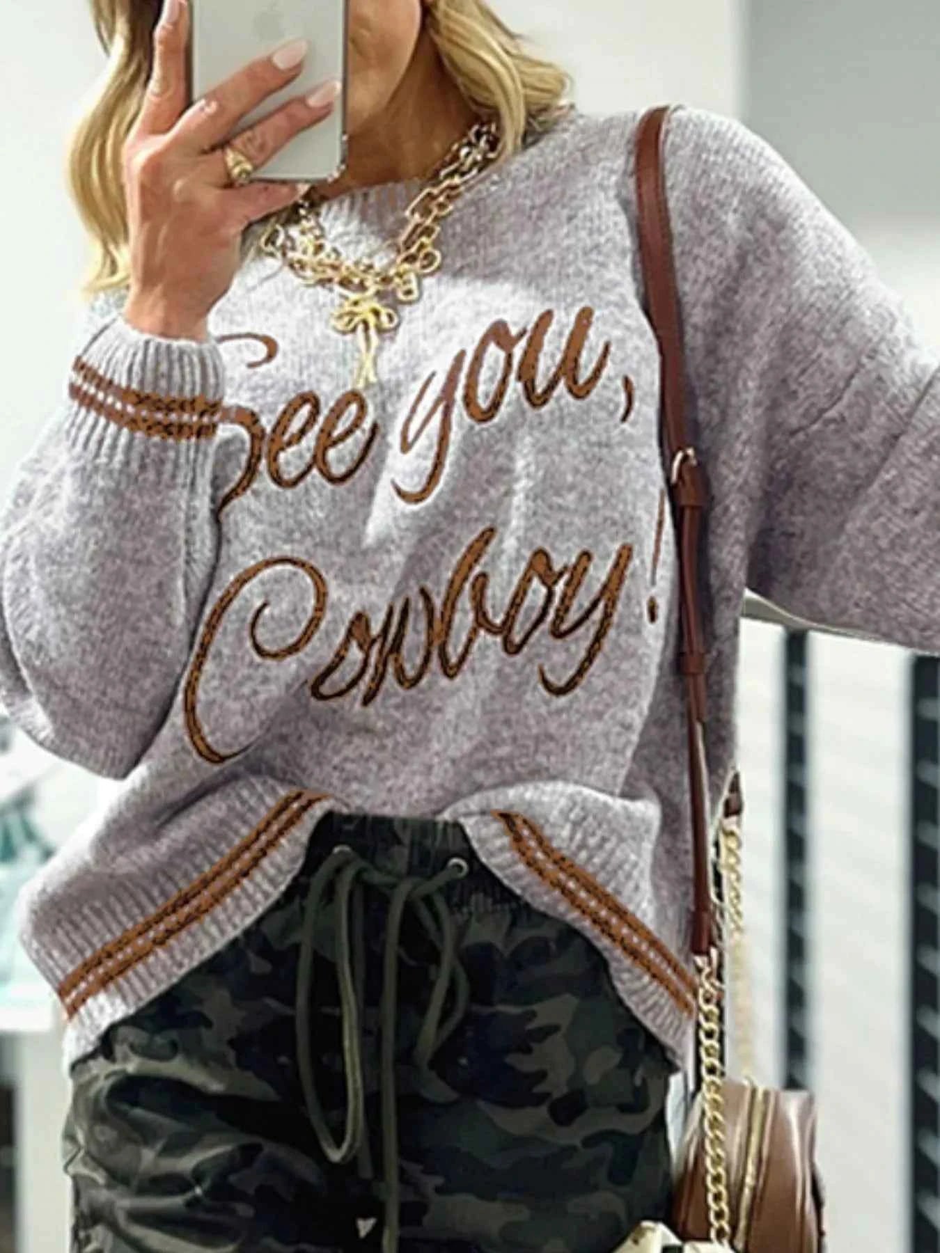 Letter Contrast Hem Round Neck Sweater 90fe3a73-6aea-4dad-90f7-e4d2b07a8549-Max-Origin