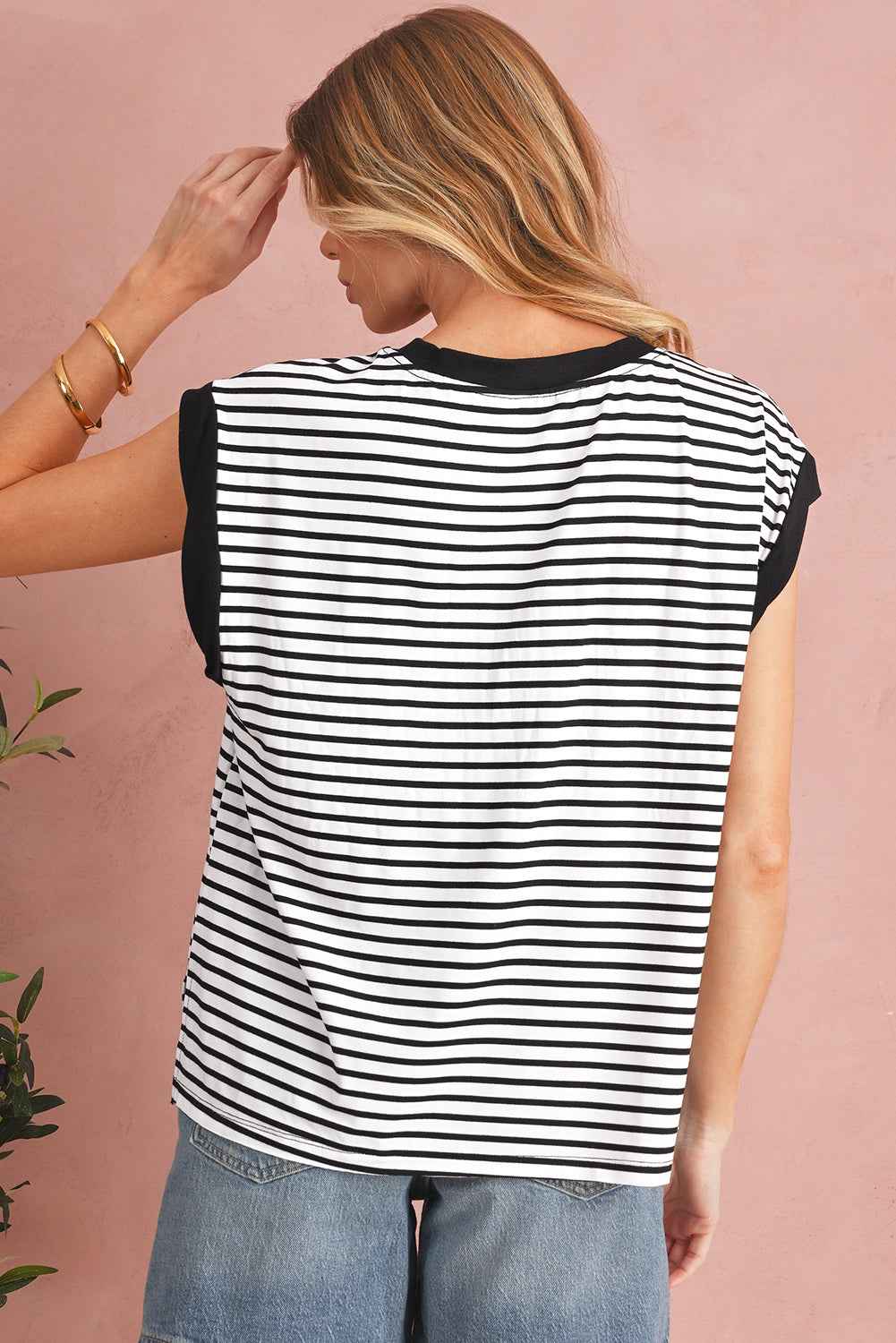 Red Stripe Chest Pocket Patch Round Neck Sleeveless Tee 912ed899007ed957