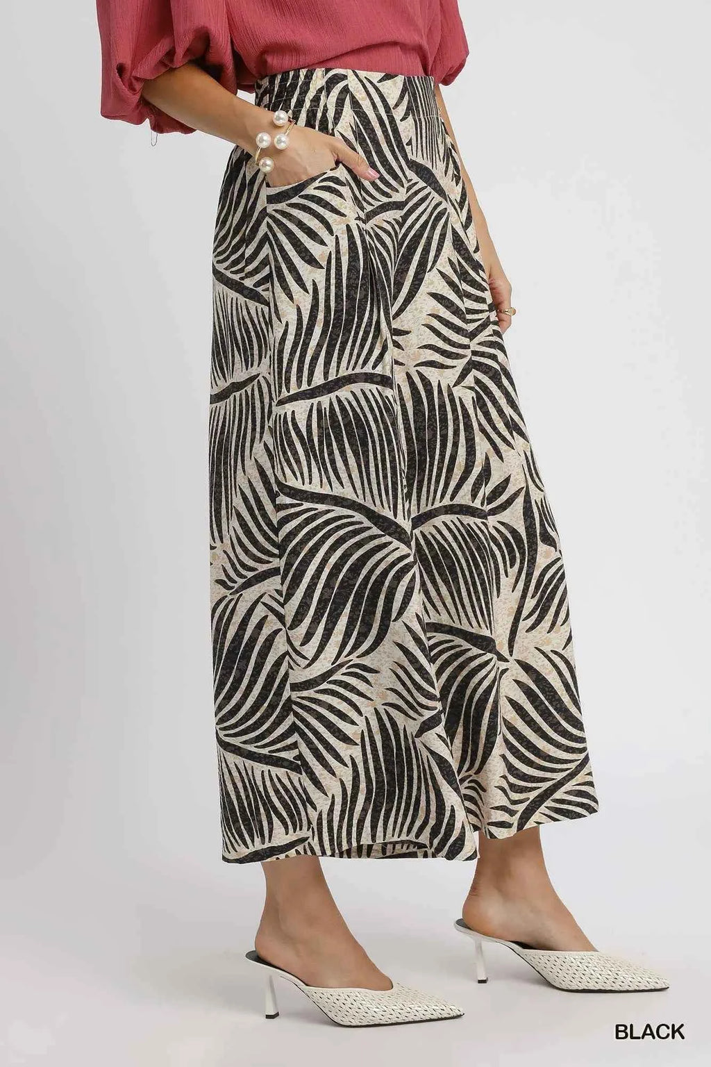 Umgee Palm Leaf Print Wide Leg Culotte Pants 93027184-1d5a-4e3e-b520-c9a3dade2135-Max-Origin