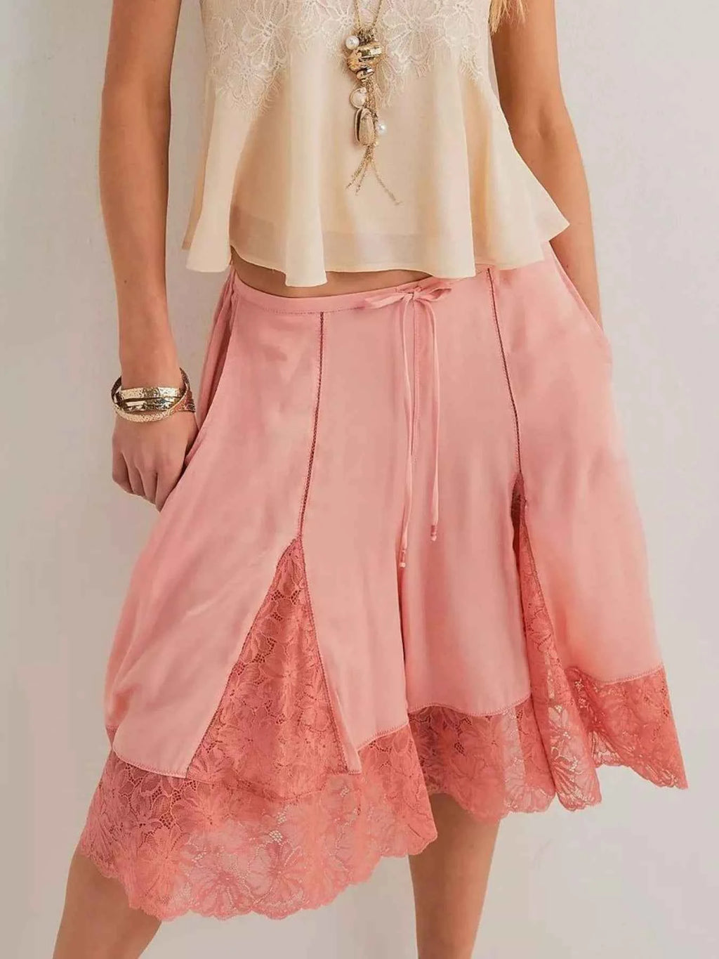 Lace Detail Shorts 96f21783-fcfc-456e-bbfa-8da0046f26be-Max-Origin