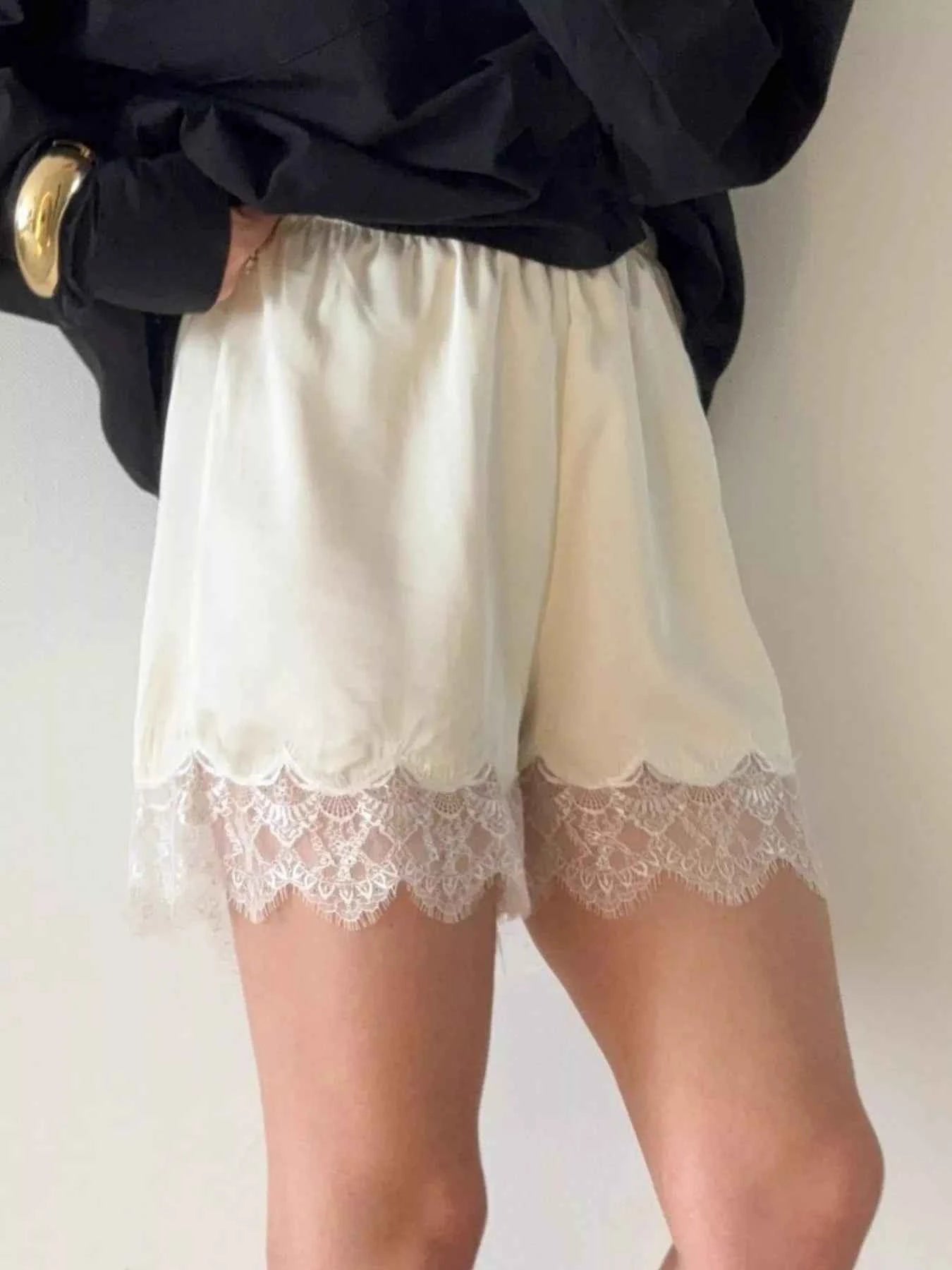 Lace Trim Elastic Waist Shorts 97ae4673-cde6-485e-aa7a-0ded6644b3ae-Max-Origin