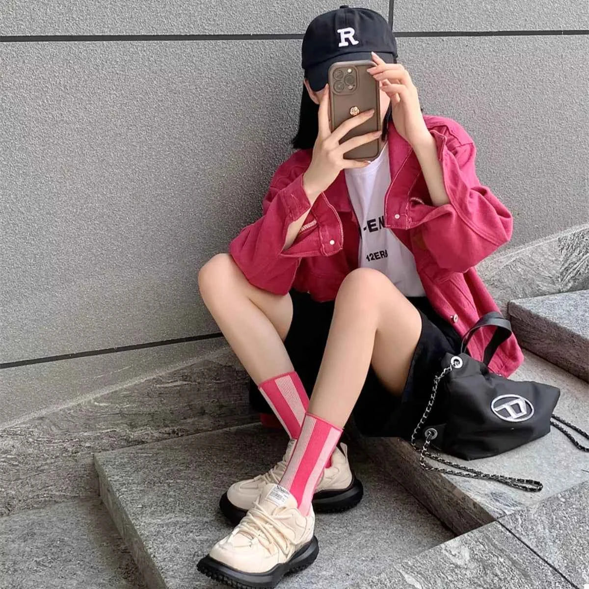 Contrast Striped Crew Socks 99385c8e-c4dc-46cd-ae85-9796df0e2115-Max-Origin