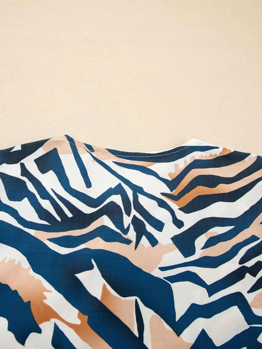 Zebra Print Tied Front Puff Sleeve Top 9986df1efc0341a0a910d33094307547-Max-Origin