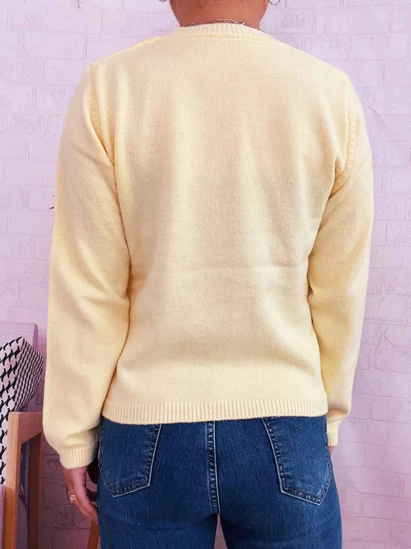 Flower Contrast Round Neck Sweater 9a3ce2160d324e21ac0146d6aeea9b00-Max-Origin