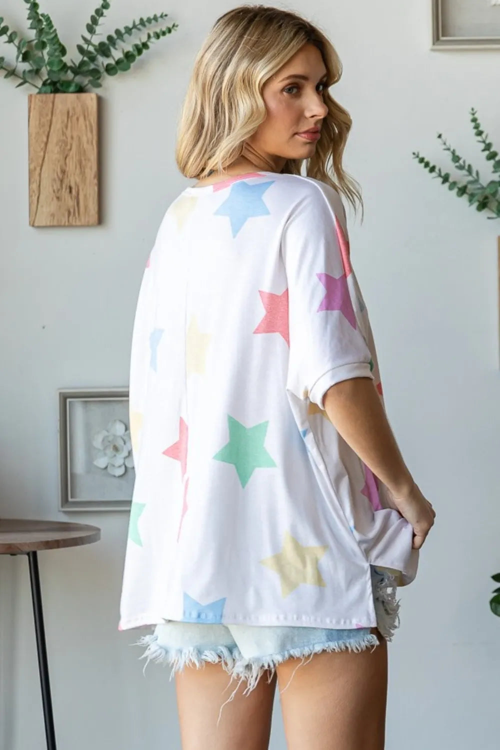 HOPELY Full Size Multi Colored Star Print T-Shirt 9b240edf-c4a4-4638-a2ec-2fea87758f6a-Max