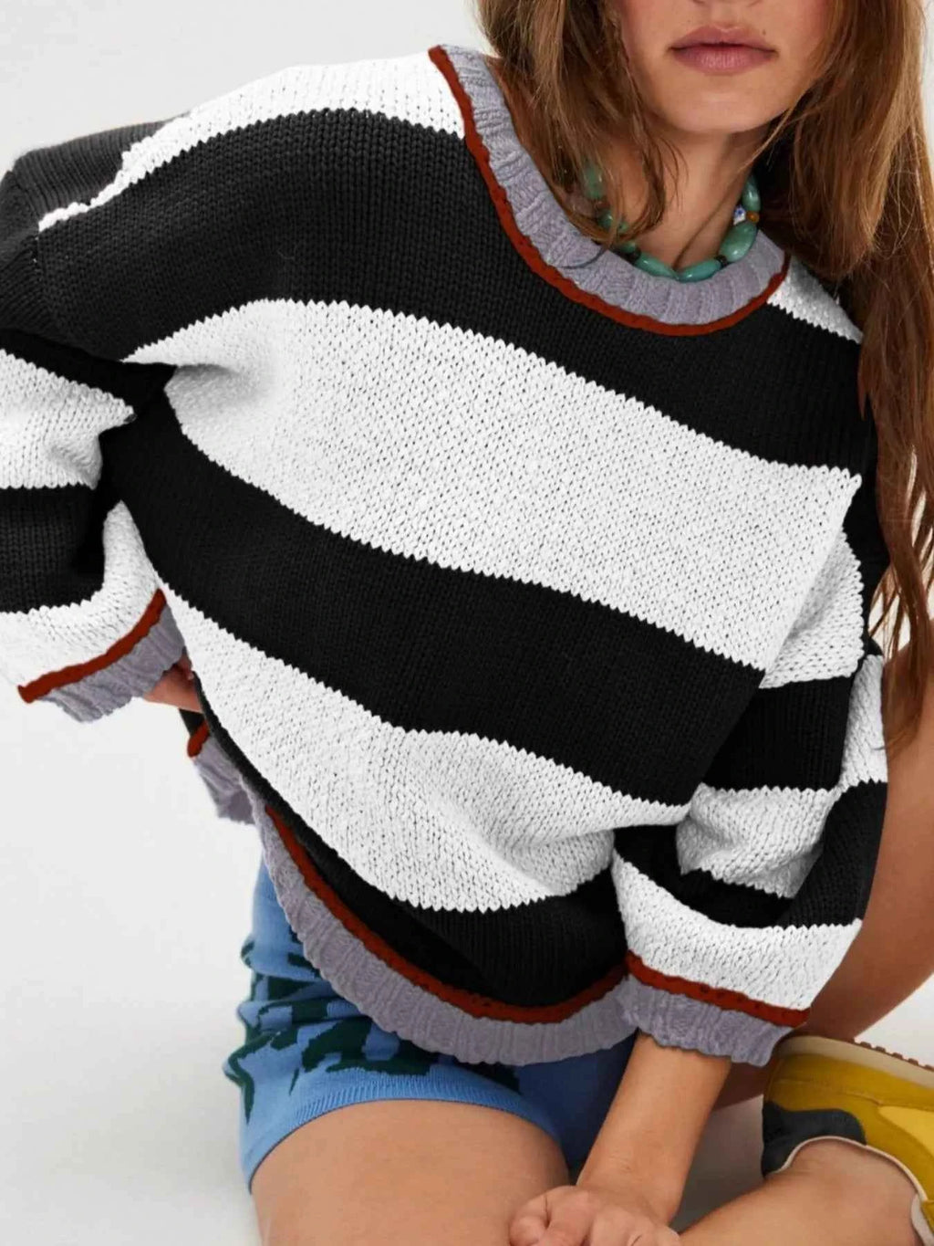 Color Block Round Neck Sweater 9bfca503-a511-49d5-9ec2-c0928e25454e-Max-Origin