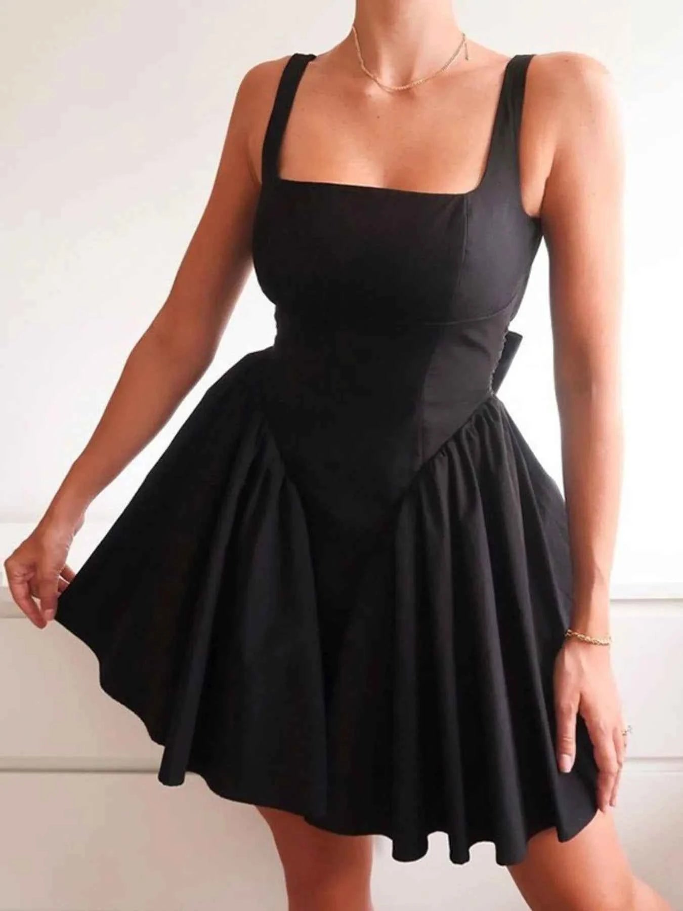 Backless Square Neck Mini Dress Black 9e505a56-e8b4-4637-837e-c0ccf2045e33-Max-Origin