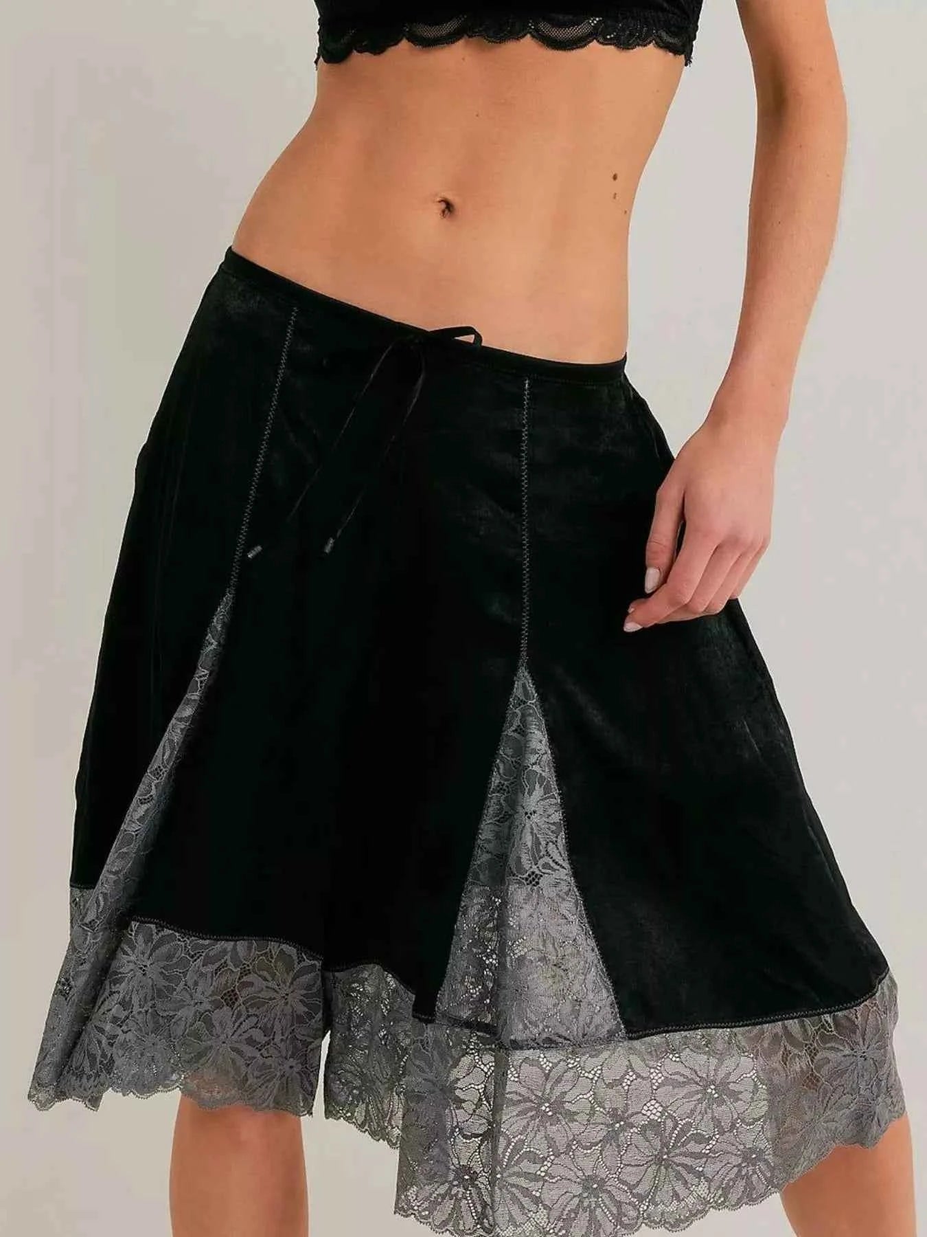 Lace Detail Shorts 9fa80c3e-3d8e-4b7d-8ca8-c7f16594bccc-Max-Origin