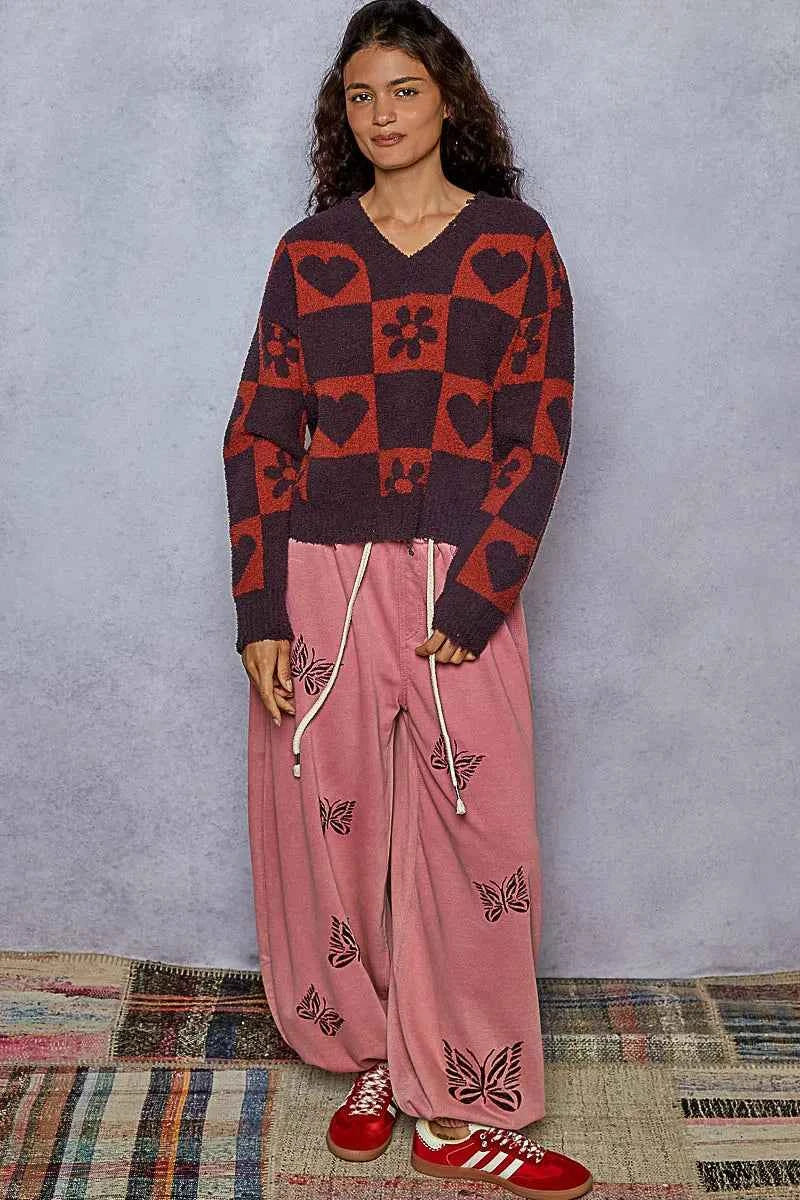 POL V-Neck Heart Pattern Checkered Sweater a0080399-1f44-484b-a752-e90614037e2d-Max-Origin