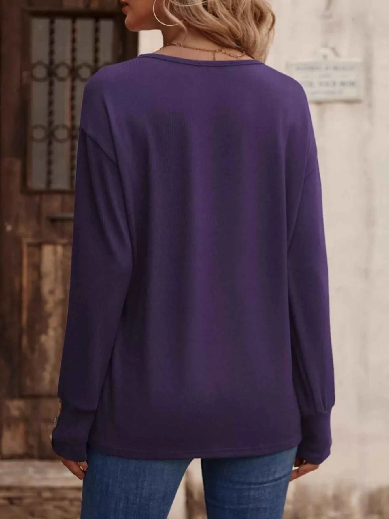 V-Neck Long Sleeve T-Shirt a3ab3672adec4b2da28a5ff96c8d96ba-Max-Origin