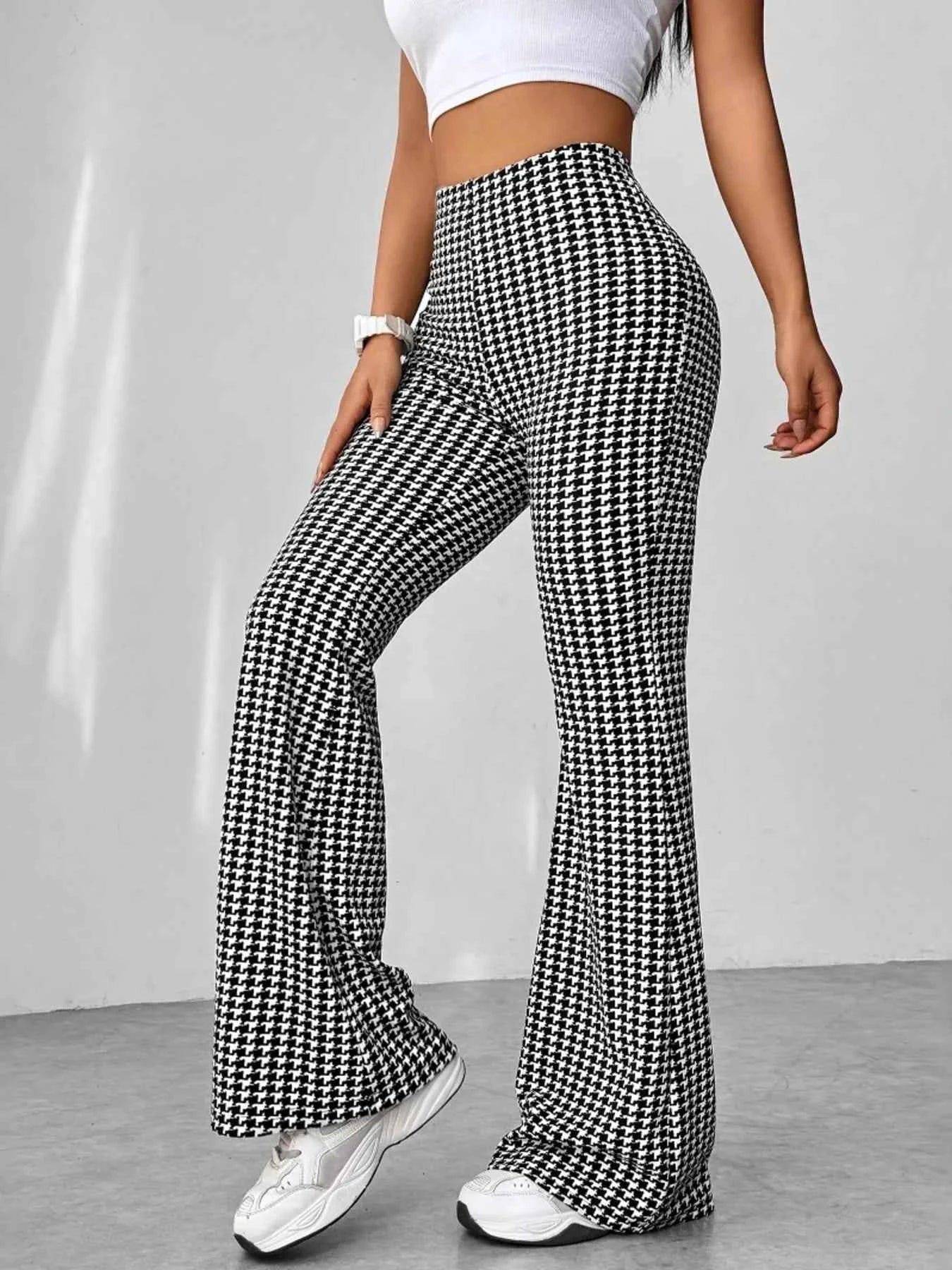 High Waisted Flare Pants a53ec27f09534dda92526f3b83a85790-Max-Origin