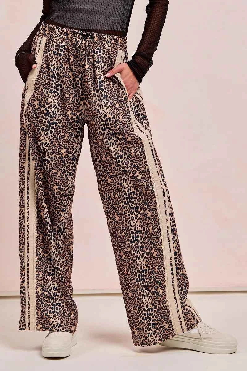 BiBi Leopard Printed Track Patns with Side Contrast Lace LEOPARD OATMEAL a66ab696c6994cd1bcbe831ee2a46be7-Max-Origin