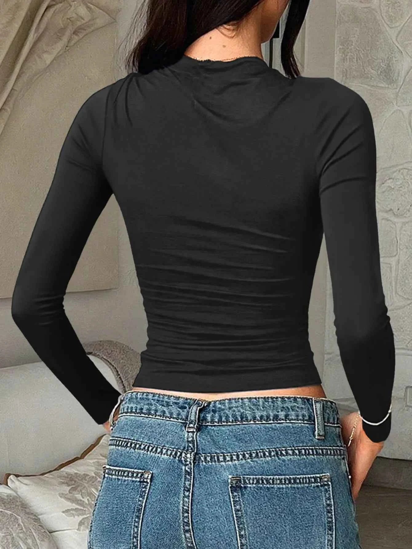 Round Neck Long Sleeve Fitted T-Shirt a8bc2c48-b014-43ce-b9f8-bf4d268523ec-Max-Origin