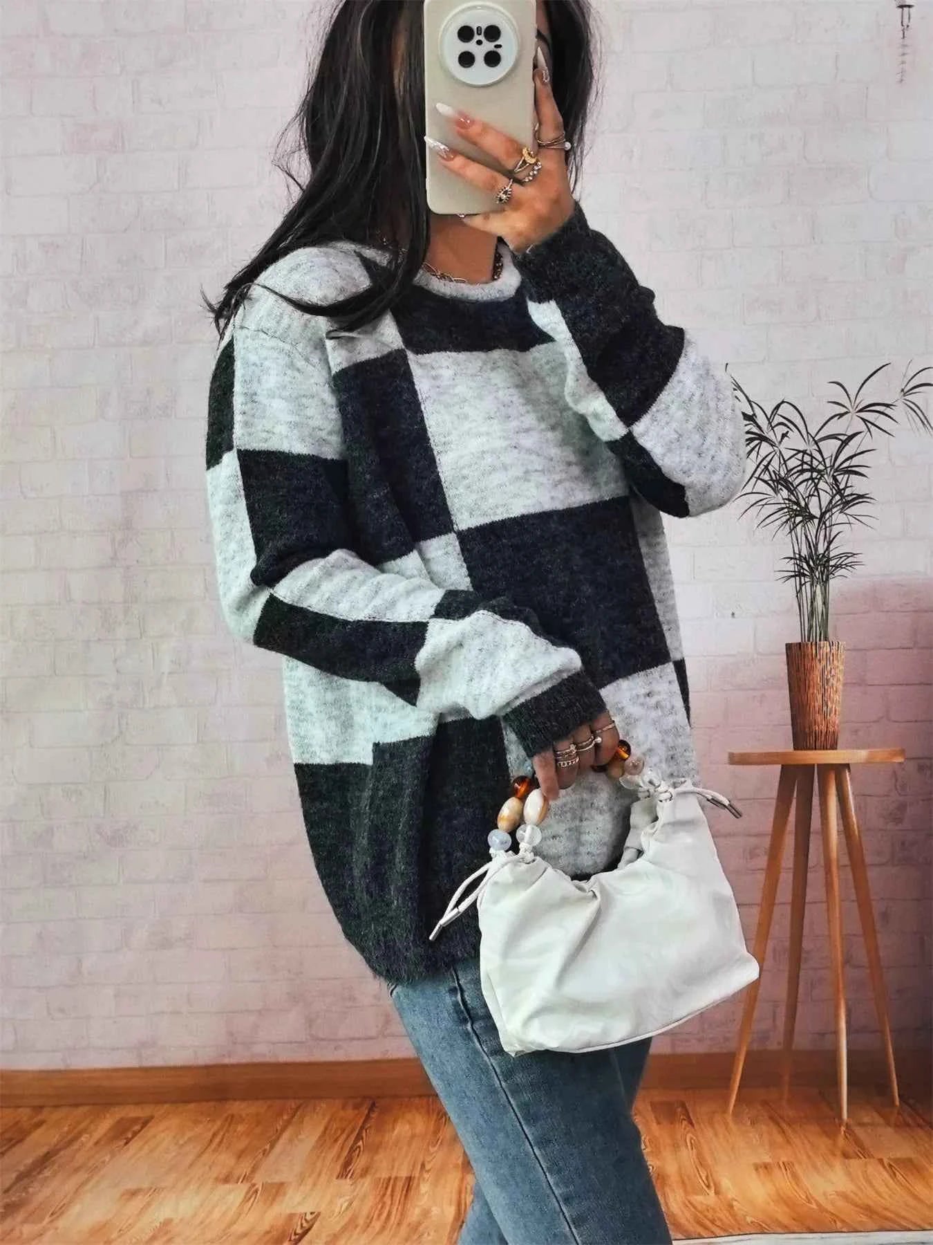 Color Block Round Neck Sweater aa3bfc72ee5746868cc3280491e5cc2c-Max-Origin