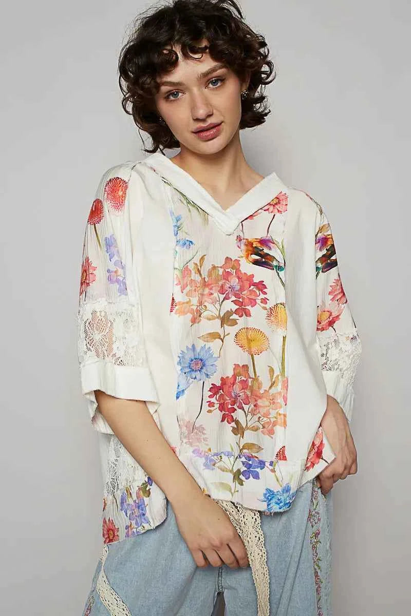 POL Floral V-Neck Raw Edge T-Shirt with Lace Detail ab5f552b-2600-4b8e-ab3c-1c634bd2e629-Max-Origin