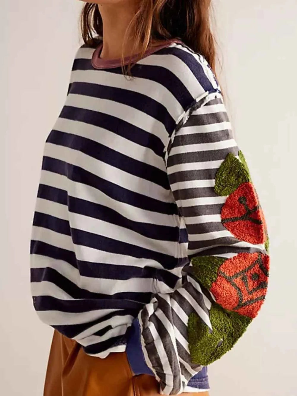Striped Round Neck Long Sleeve Sweatshirt ac73a44b-2d50-40d6-9d27-e71db65e0fa1-Max
