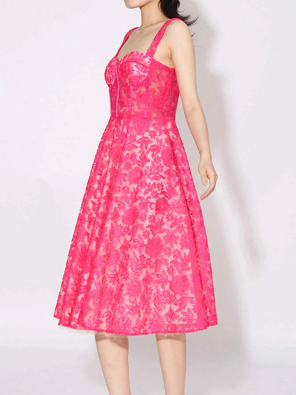 Lace Sweetheart Neck Cami Dress ad5308a2-8c47-4d1e-baa1-30d0b394557c-Max-Origin