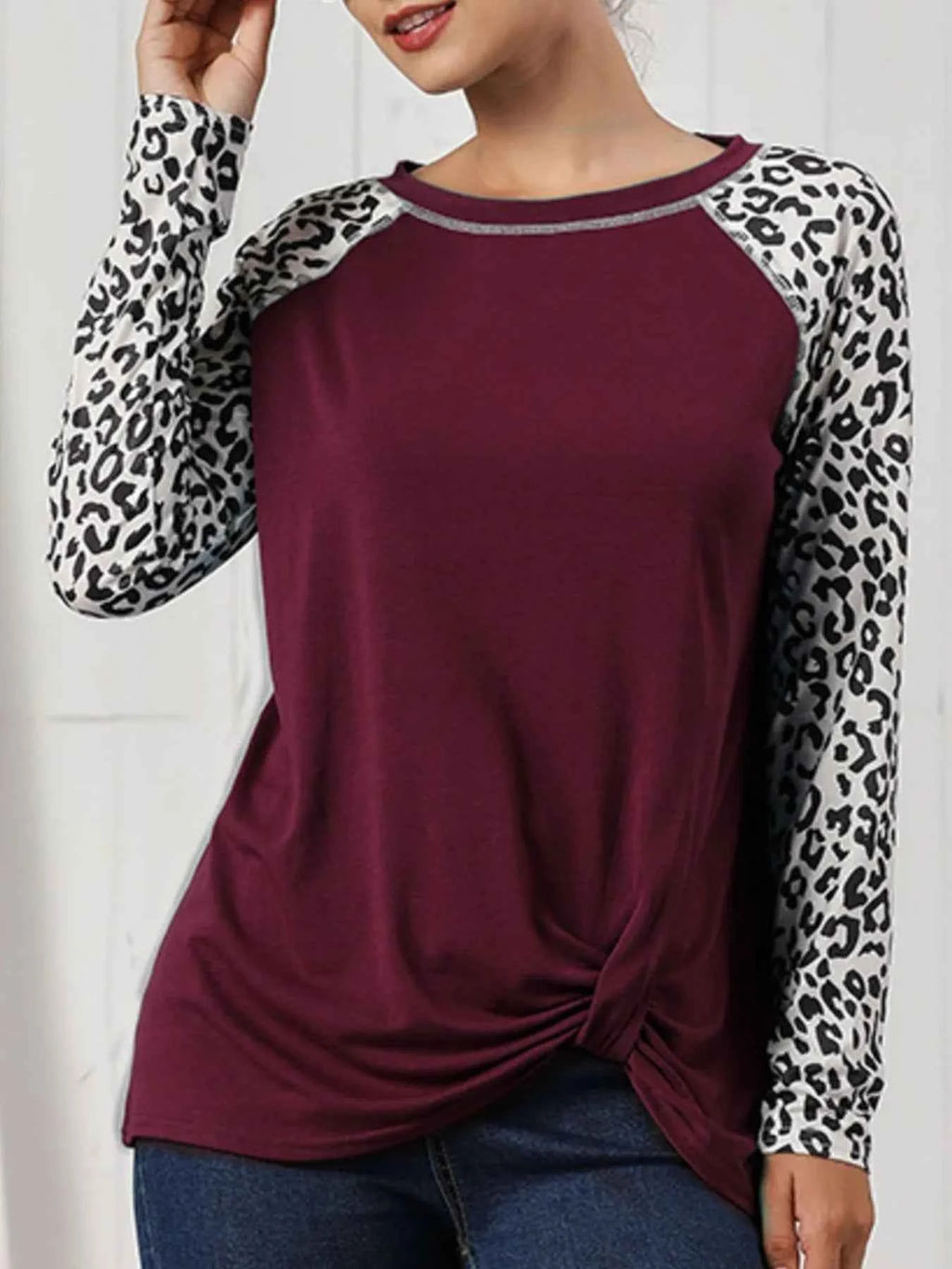 Leopard Print Raglan Sleeve Twist Hem T-Shirt ad8acb12-cf54-4fec-8de9-f9b2598de884-Max-Origin_16457410-acc4-49fa-8cd1-0caf23de10d3