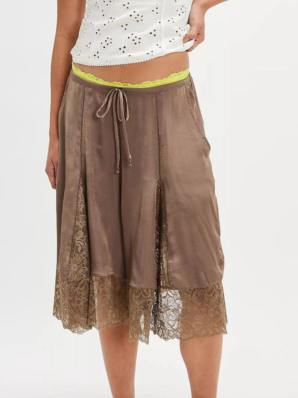 Lace Detail Shorts b00a792b-7c0b-4888-bfea-11b29096e117-Max-Origin