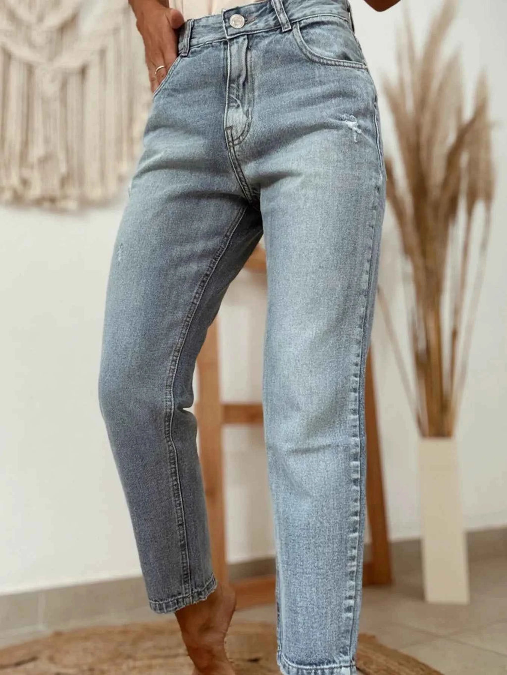 Distressed Ankle-length Straight Jeans b31d6f7ea8ab4d8fbed492846538c203-Max-Origin