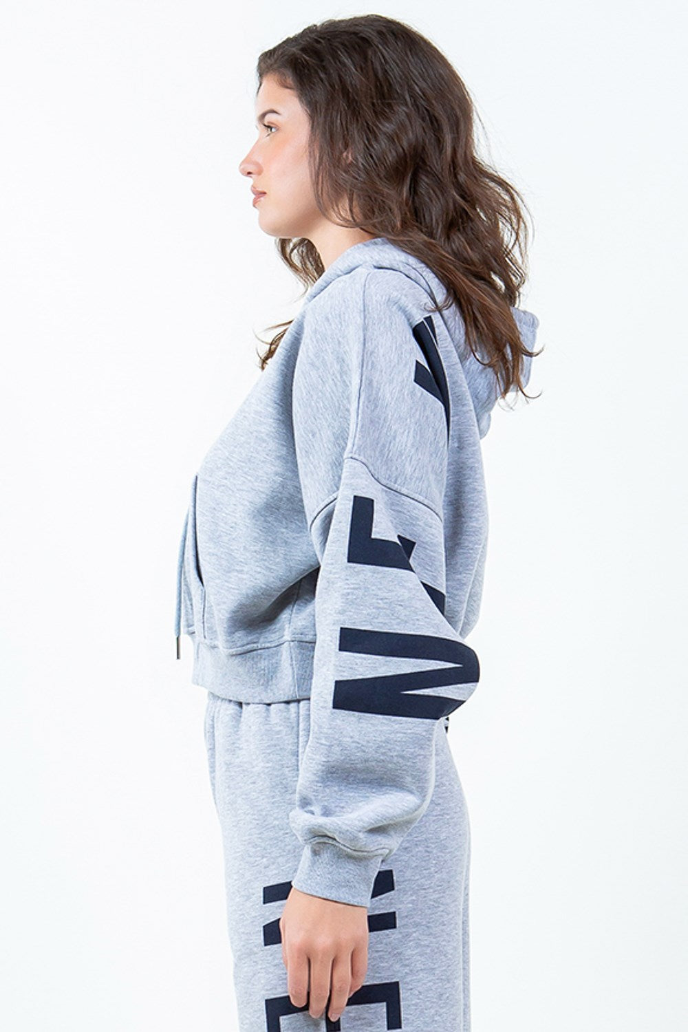 American Bazi Letter Graphic Long Sleeve Drawstring Cropped Hoodie b6cdf467-f199-45fd-b5c3-7c219284d8f0-Max