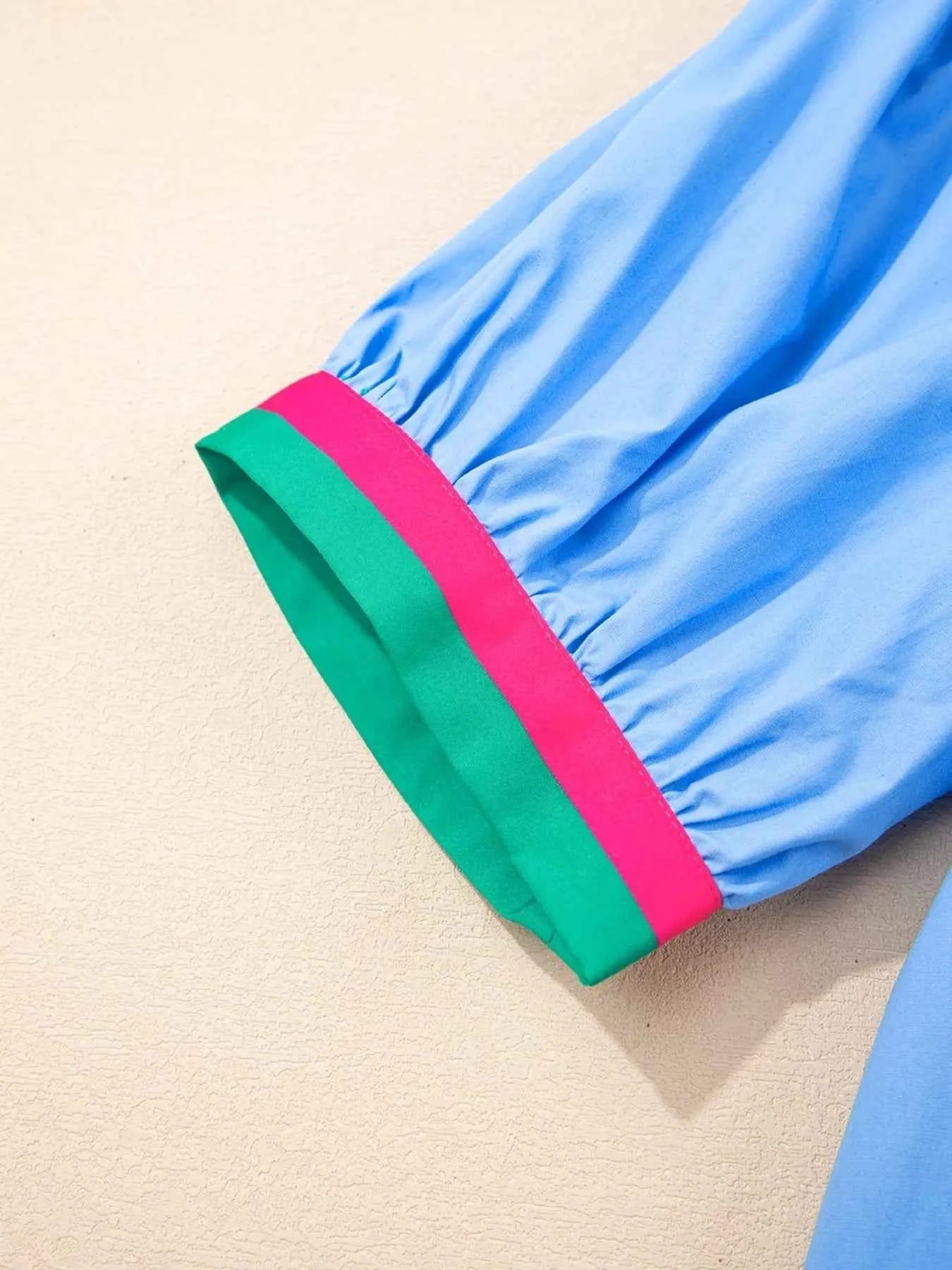 Contrast Trim Notched Short Sleeve Blouse b6efe0e3703f4def8136225b55372bb0-Max-Origin